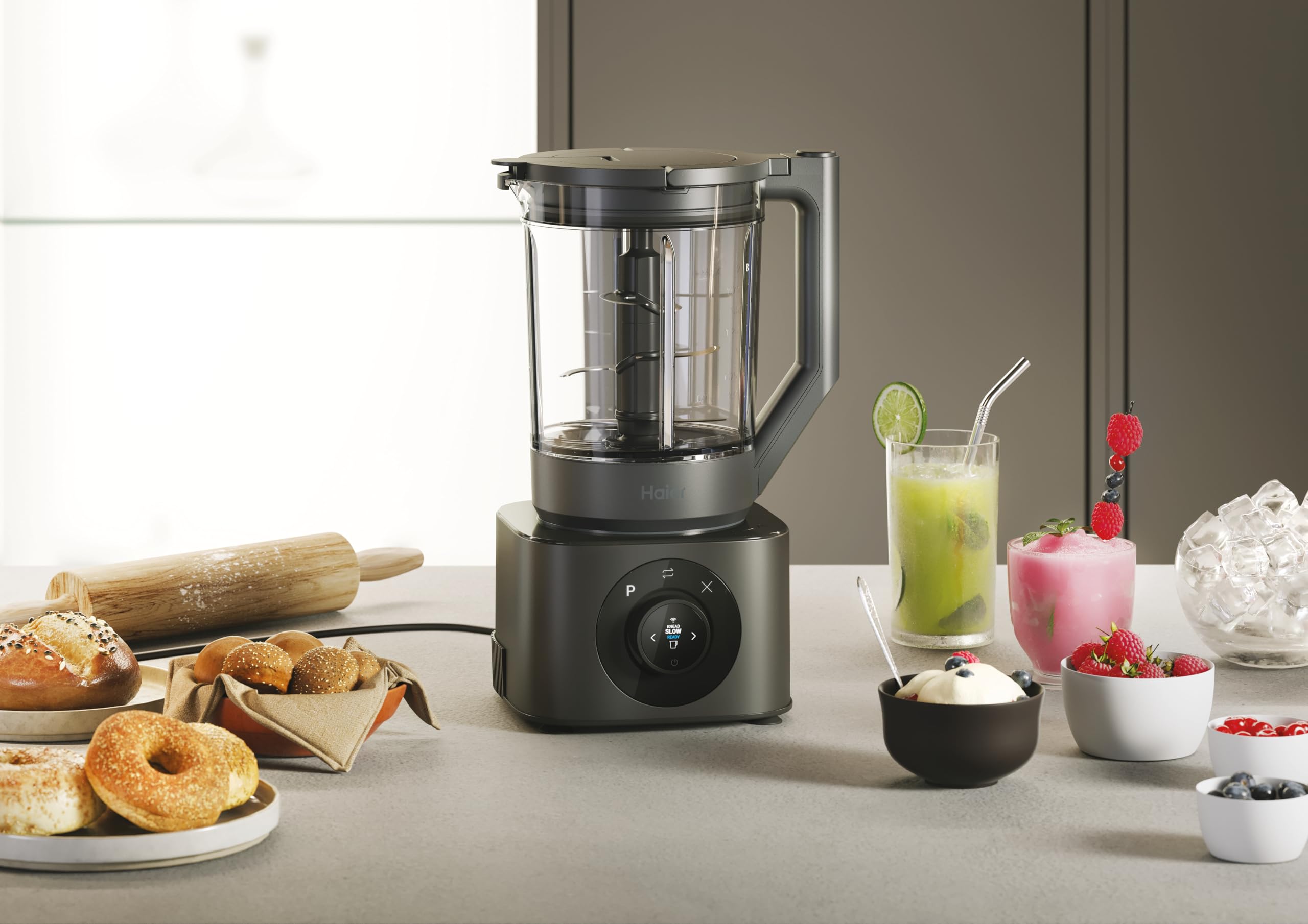 Haier HBL7W5 011 Robot de cocina Series 7, 6 programas: Picar, Licuar, Triturar hielo, Crema, Amasar y Prelavado, 10 velocidades, Incluye Jarra, Bol picador, y Vaso portátil,1200W, Gris