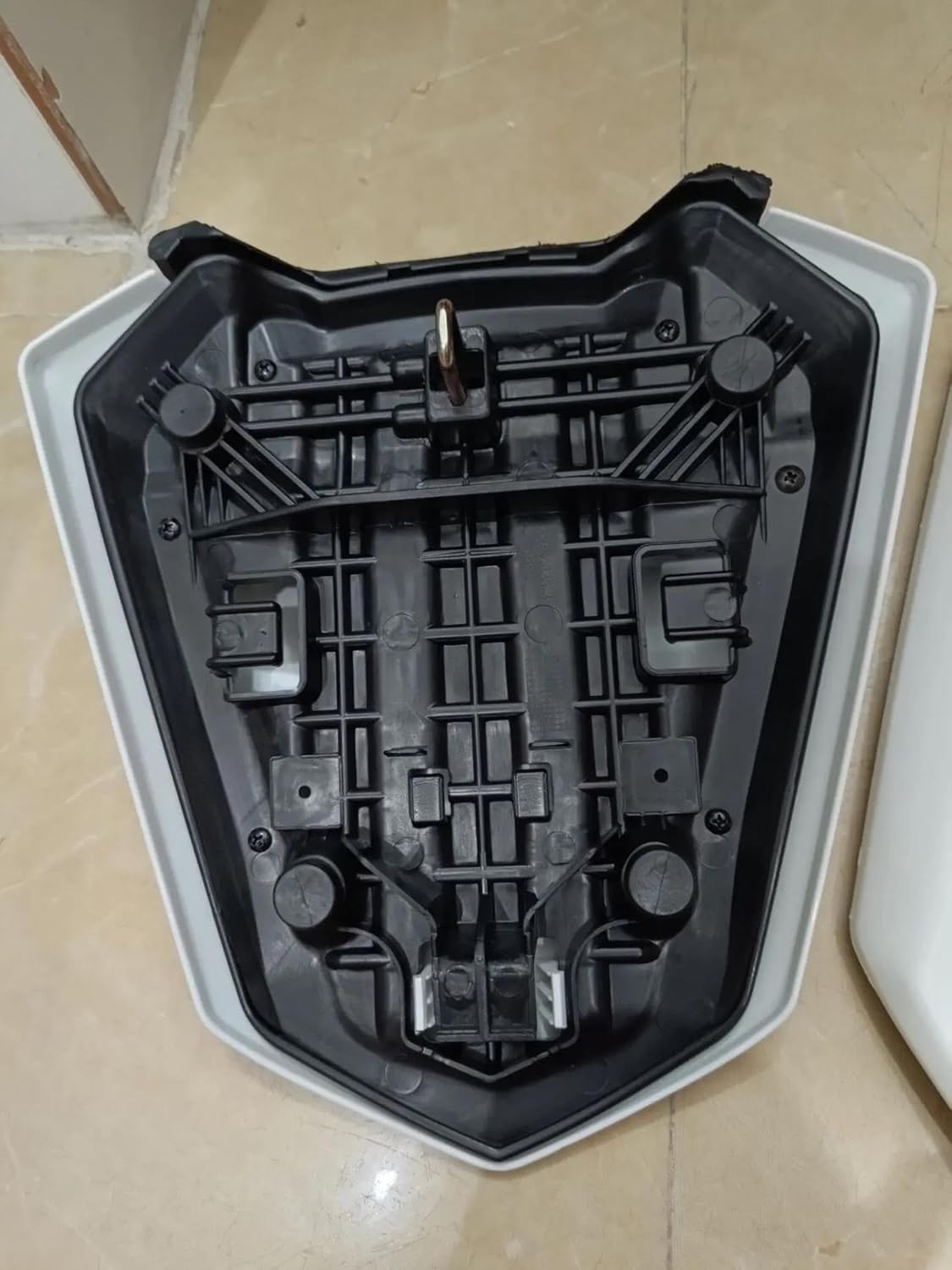 フレームとアクセサリー オートバイシートカバー カウル テールフェアリング ハンプ ソロ リアピリオンアクセサリー に適合するCB7