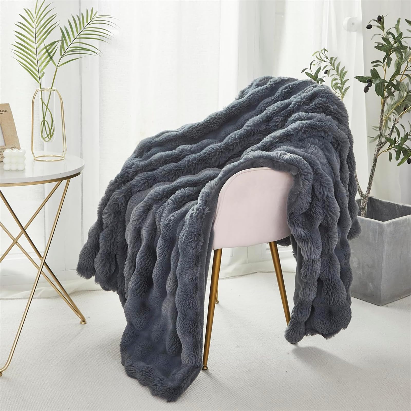 LINGKY Faux Rabbit Fur Throw Blanket, Reversible Fuzzy Warm Cozy Large Fluffy Blanket for Bed Sofa Couch Home Decor 100x160cm - Image 3