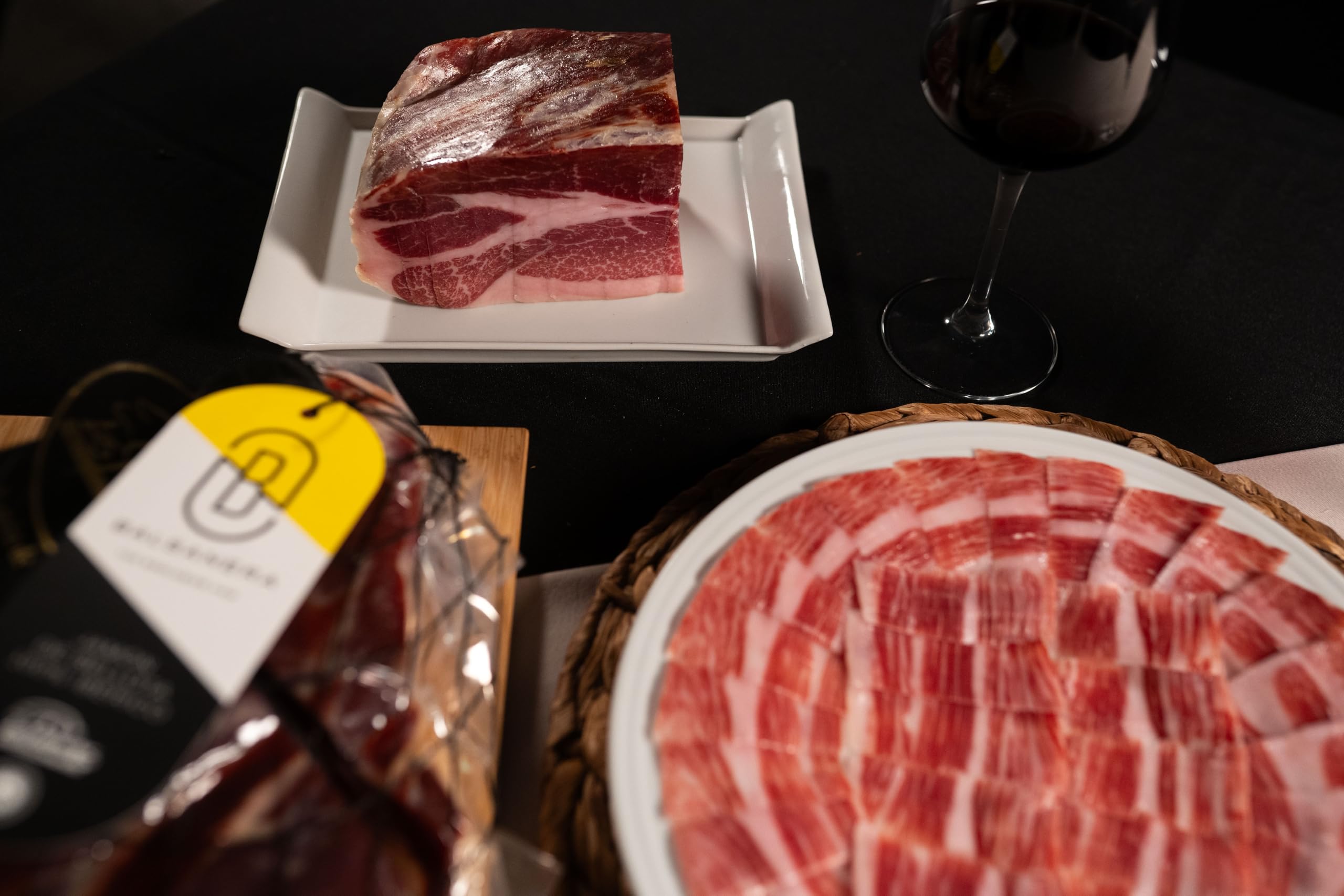 Balsanera Ibérico - Entbeinte Bellota 100% D.O. Los Pedroches | Ungefähres Gewicht: 2 Kg | Reifezeit: 20 a 30 meses | Presentado al vacío en 4 trozos + huesos al vacío