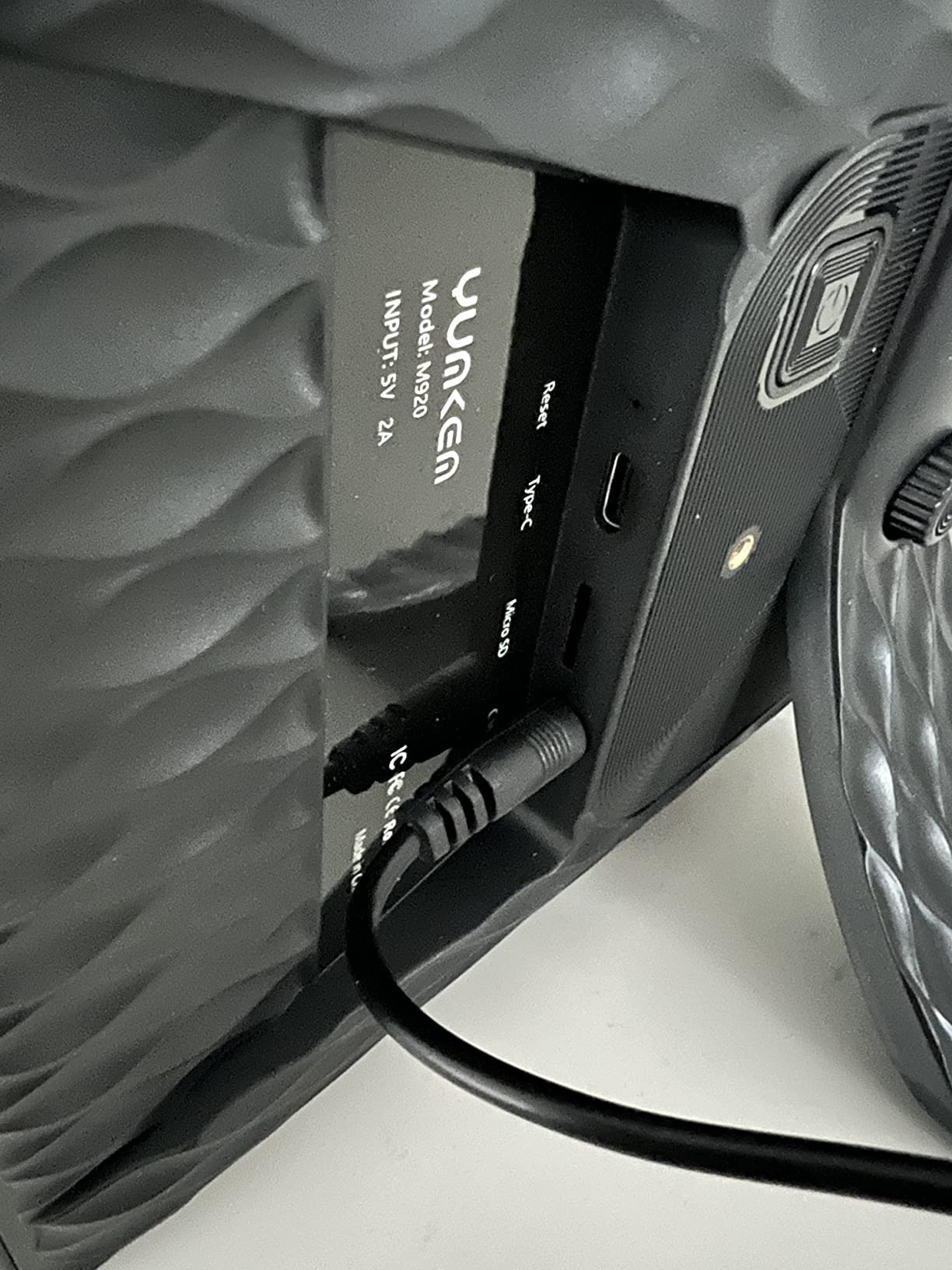 Digital Photo Frame 10.1 Inch, YUMKEM Smart WiFi Digital Frame with IPS