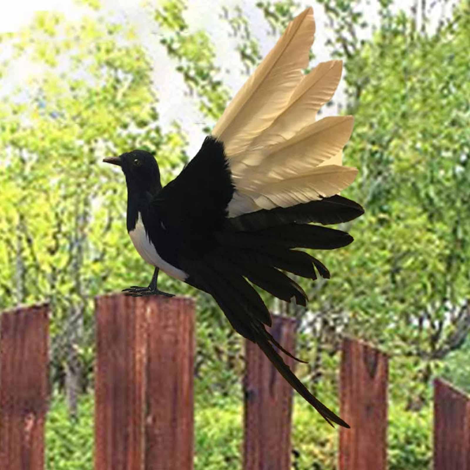 Statua di Uccello Artificiale a Forma di Gazza, Ornamento da Giardino, Modello con Piume Artificiali per Prato, Cortile E Esterni, Ali spiegate da 36 cm