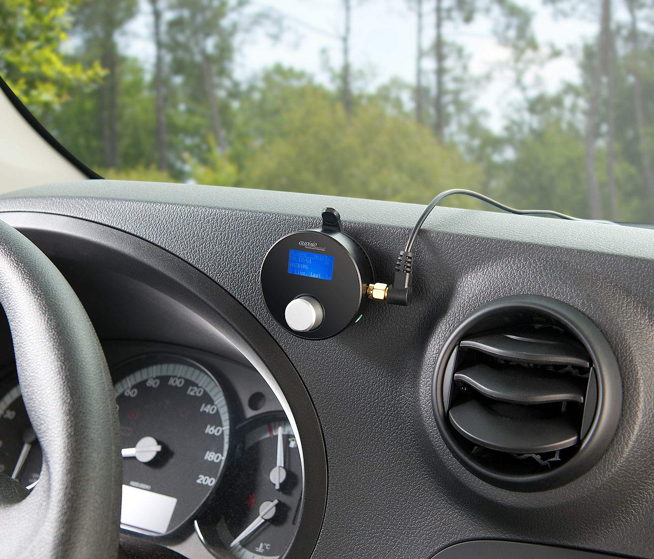 auvisio DAB Adapter: DAB+/DAB-Empfänger mit FM-Transmitter, AUX-Audioausgang, für Kfz/HiFi (DAB Autoradio, DAB Adapter Auto, Freisprecheinrichtung)