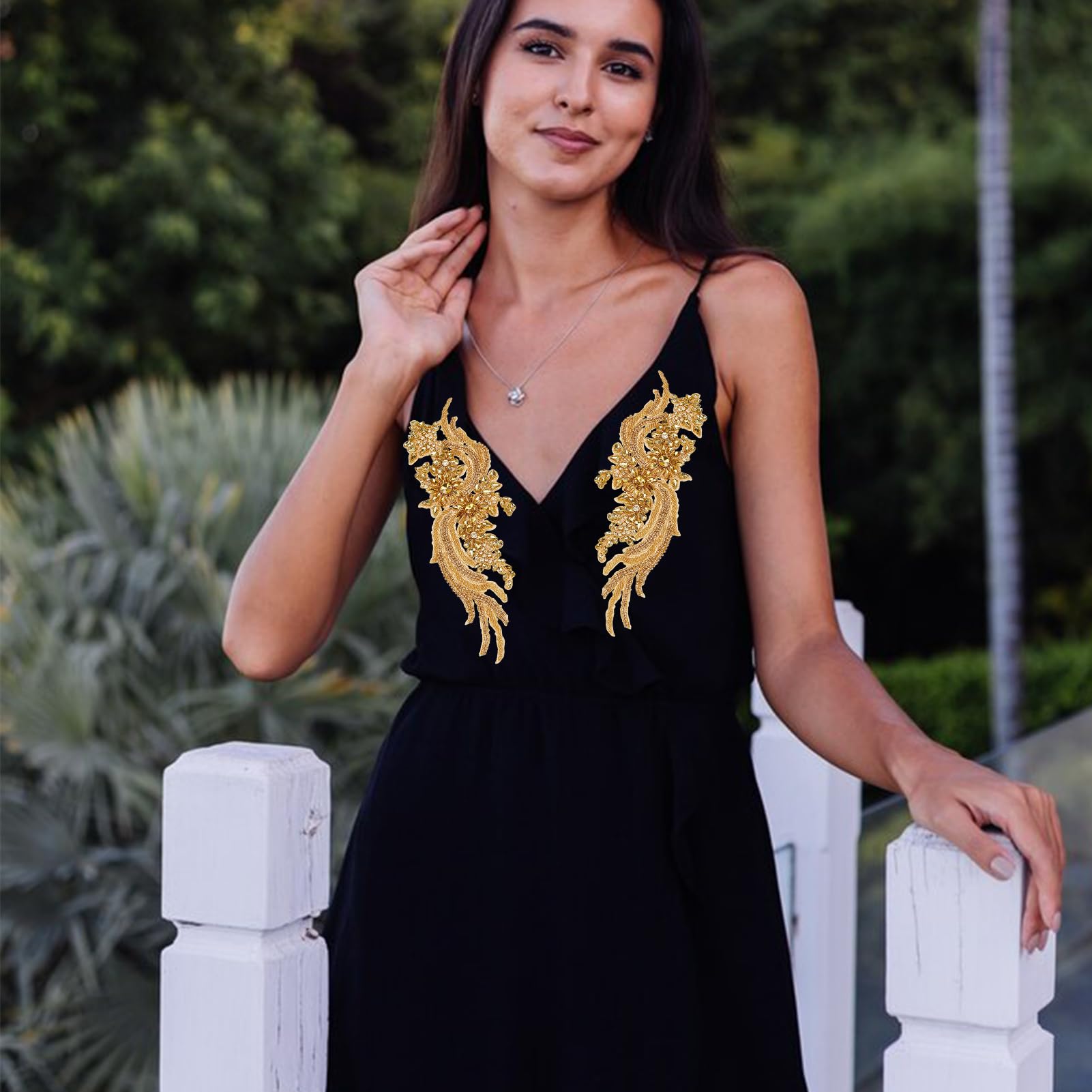 Applique en Dentelle avec Strass Dorés Patchs en Cristal Perlé Appliques Florales Scintillantes à Coudre Patch Doré Fait Main à Coudre pour Robe de Mariée Vêtements Loisirs Créatifs
