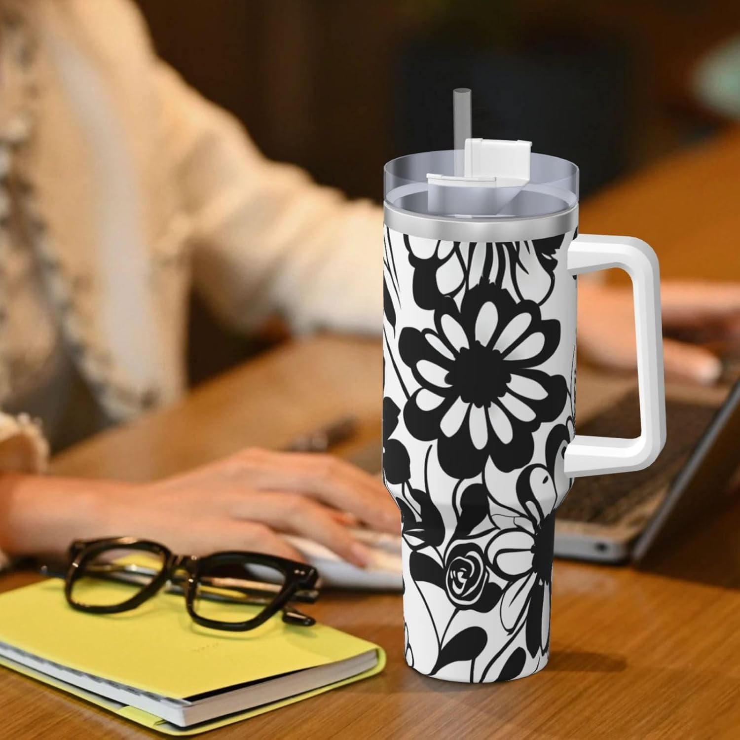 40 OZ Black and White Flowers Print Ice Bully Cup with Handle Straw Lid Straw,Stainless Steel Tumbler Coffee Cup
