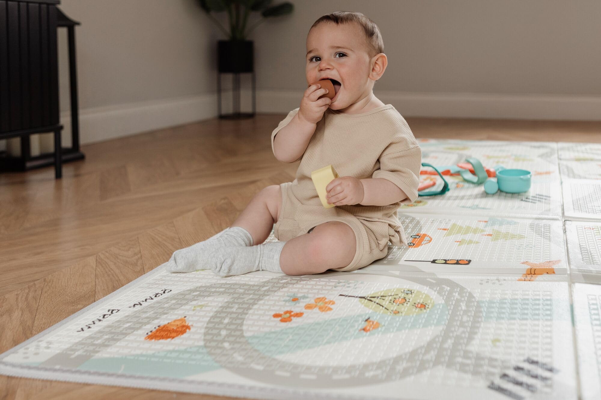 Nuby Alfombra de Juego Plegable Reversible, fácil de Limpiar, Reversible, Impermeable, Adecuada Desde el Nacimiento (Carretera)