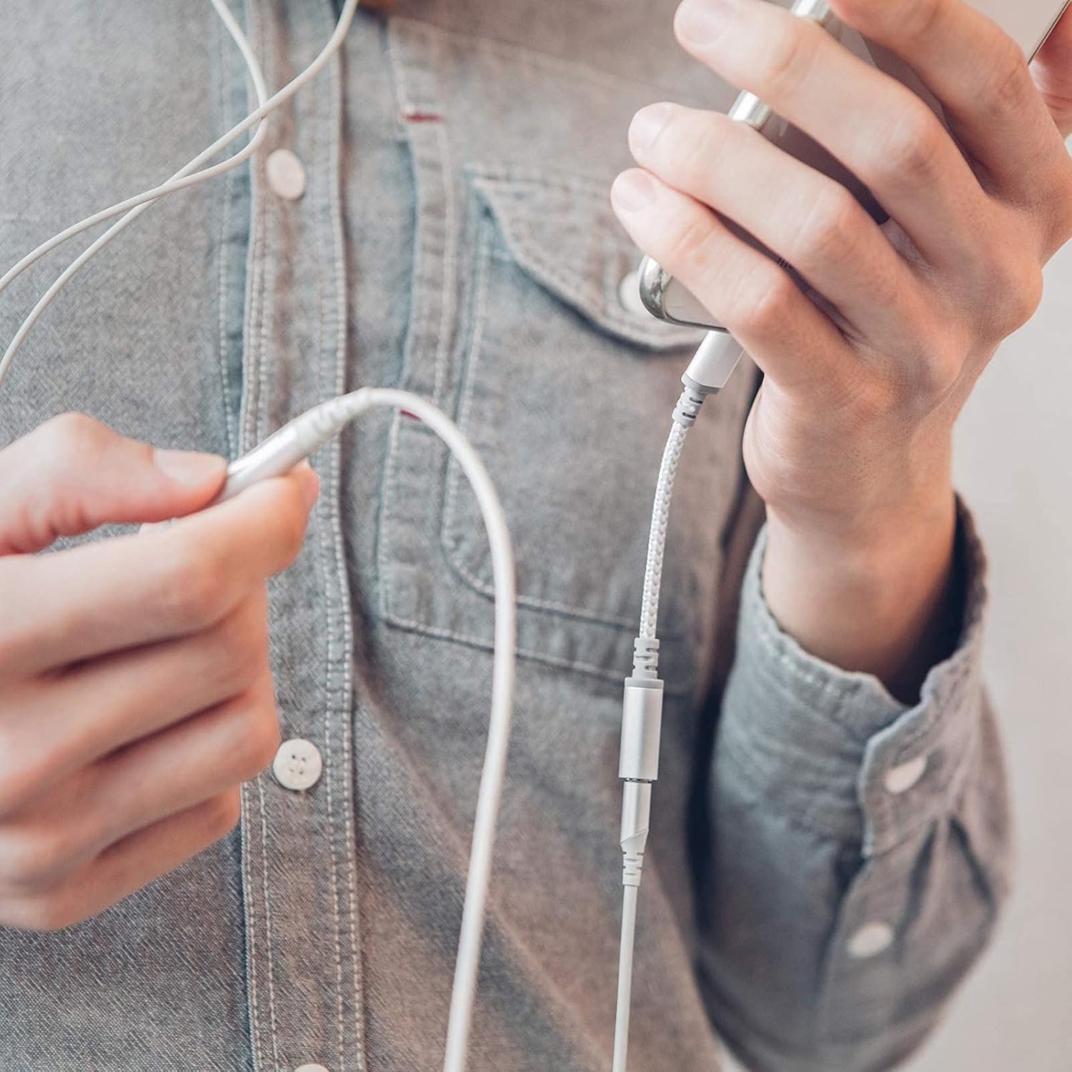 Moshi Integra Lightning to 3.5mm Headphone Jack Adapter [MFi Certified], DAC Chip Integrated, Ballistic Nylon Braiding, Aluminum Housings, Exceeds 10,000 Bend Cycles, for iPhone/iPad, Jet Silver