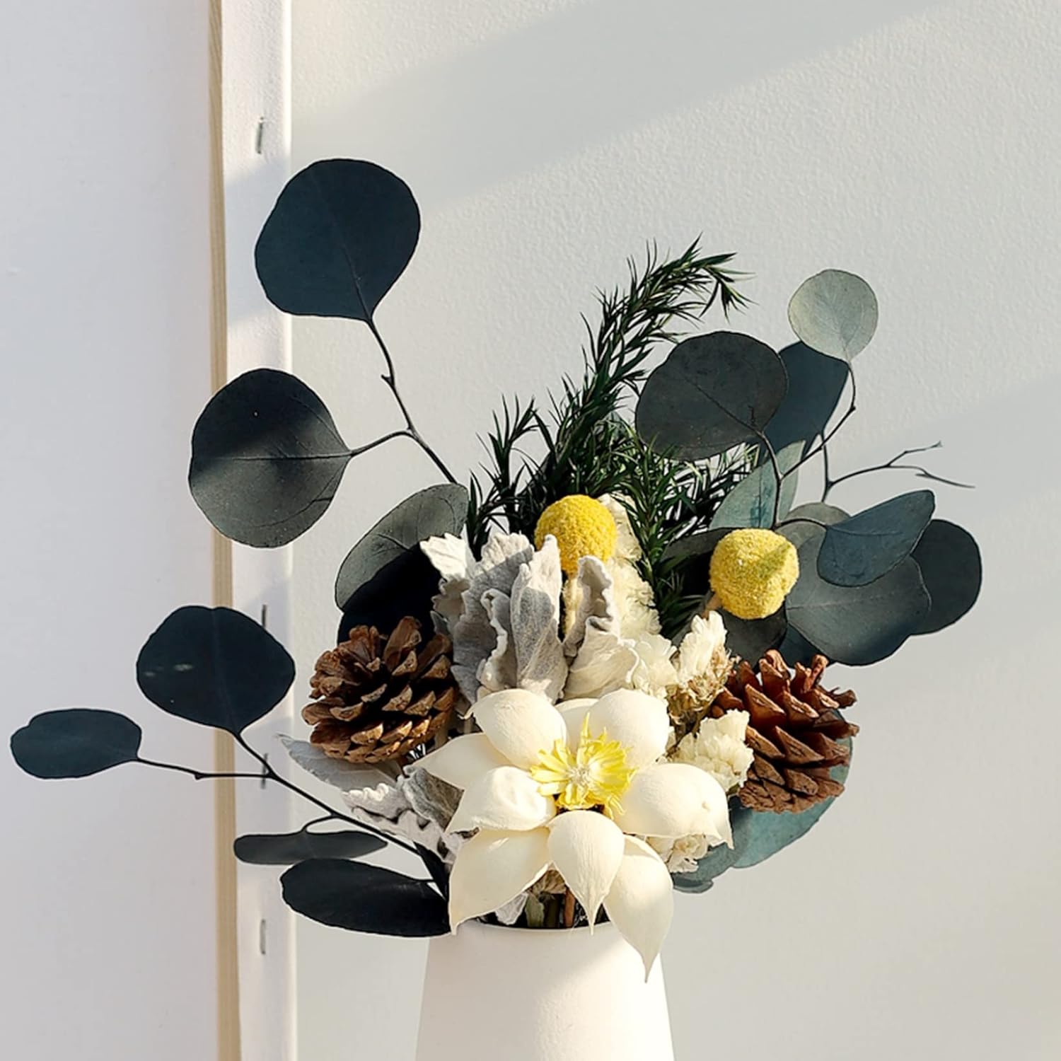 枯れない花 永遠の花 造花 インテリア ドライフラワー 陶器花瓶付き デージー 蓮 菊 ユーカリ 木棉 天然の花 リアル花 飾り 人工観葉植物 人工藤 本物そっくり 部屋が新鮮になる お供え 花 お盆 仏花 お気にいる 枯れない花 永遠の花 造花 インテリア ドライフラワー 陶器花瓶付き デージー 蓮 菊 ユーカリ 木棉 天然の花 リアル花 飾り 人工観葉植物 人工藤 本物そっくり 部屋が新鮮になる お供え 花 お盆 仏花 お気にいる