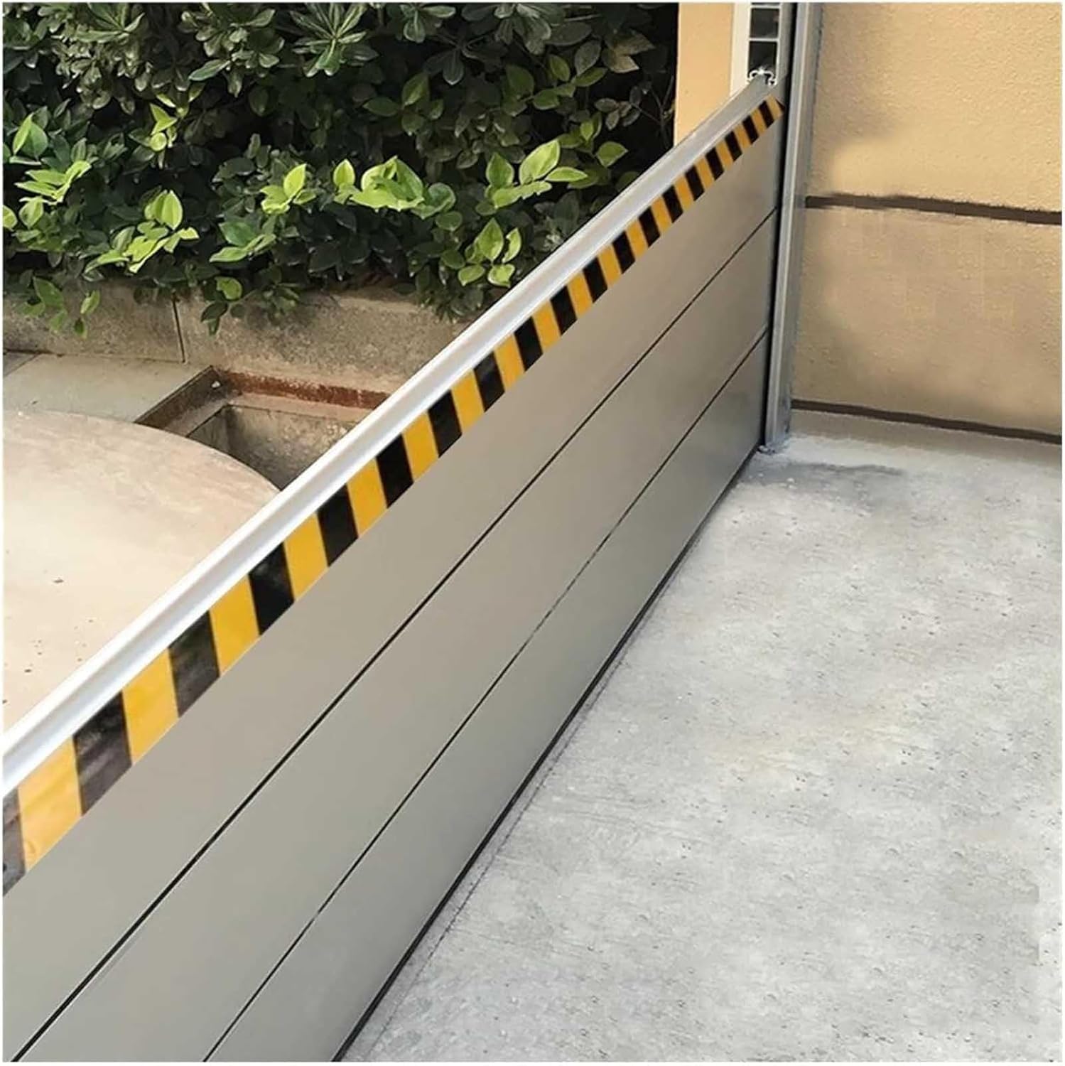 Portable Aluminum Flood Barrier - Reusable Water Deflector for Garage, Home, Doorway & Basement - 480x100cm Silver Flood Protection Door Guard