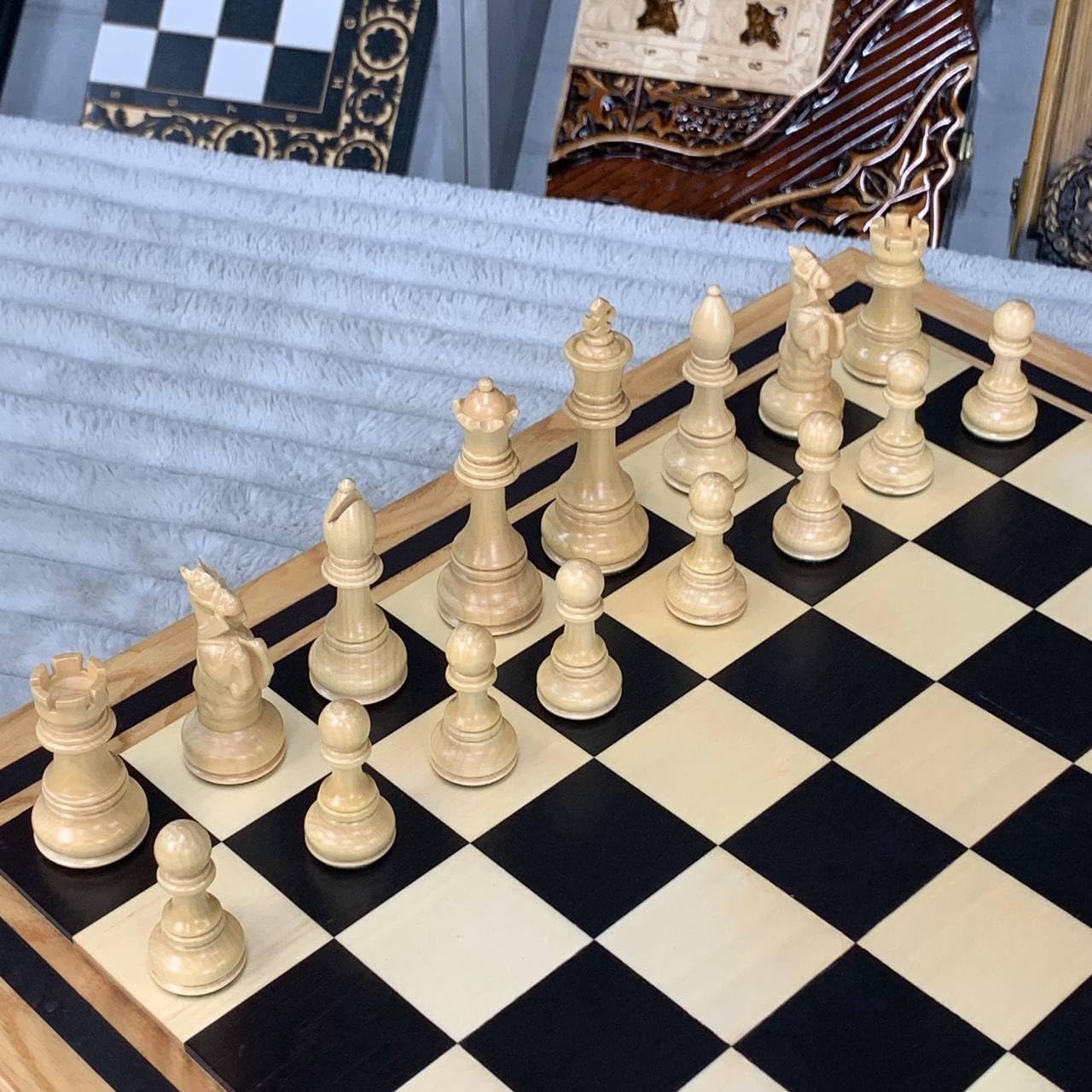 Set di scacchi Elite in rovere: grande scacchiera fissa da 56 cm (22") con pesi nelle figure in legno, misure da torneo, finitura opaca premium, design di lusso realizzato a mano