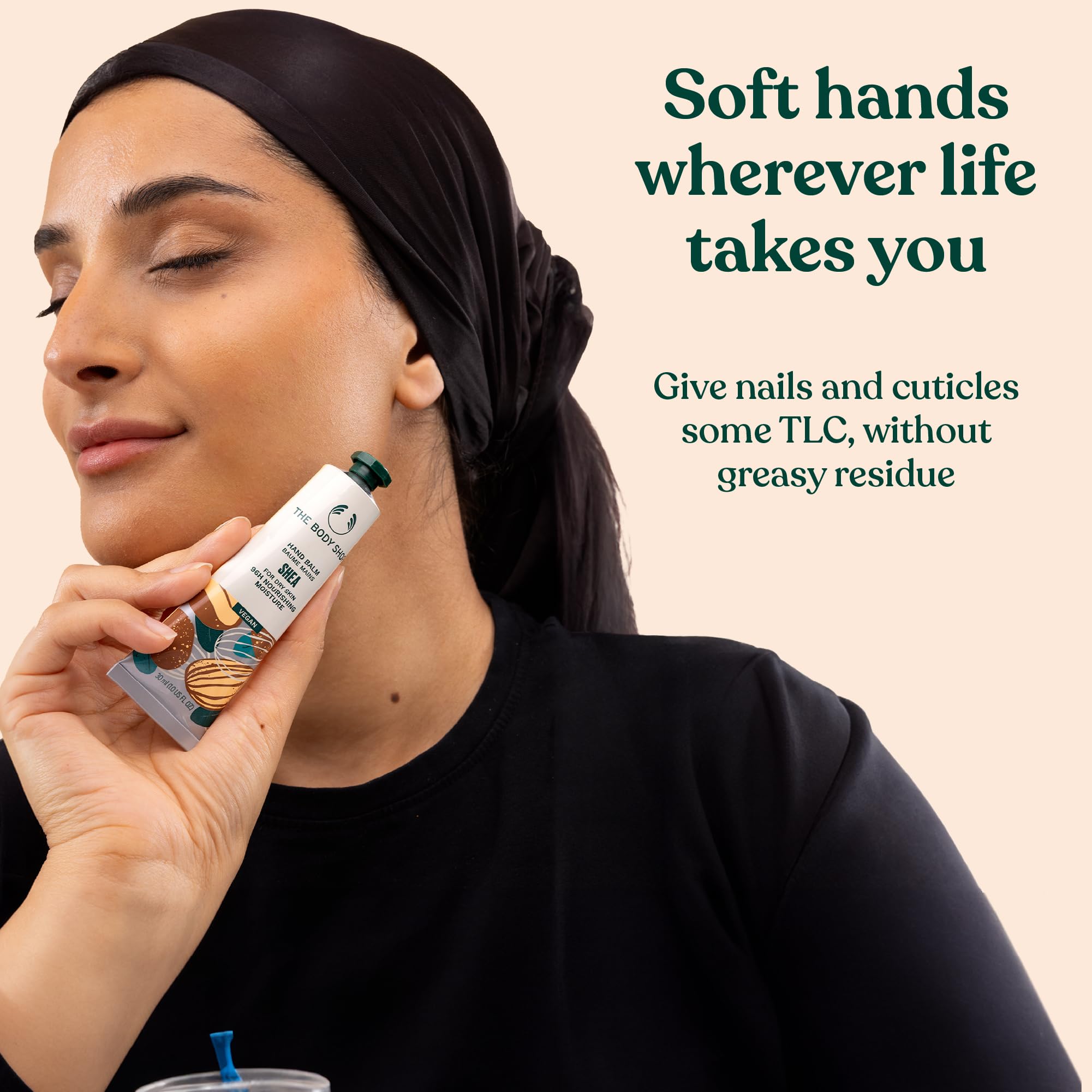 The Body Shop Zestaw upominkowy Shea Essentials (krem pod prysznic 250 ml + masło do ciała 50 ml + masło do ust 10 ml + balsam do rąk 30 ml), kolekcja odżywczego masła shea do pielęgnacji od stóp do