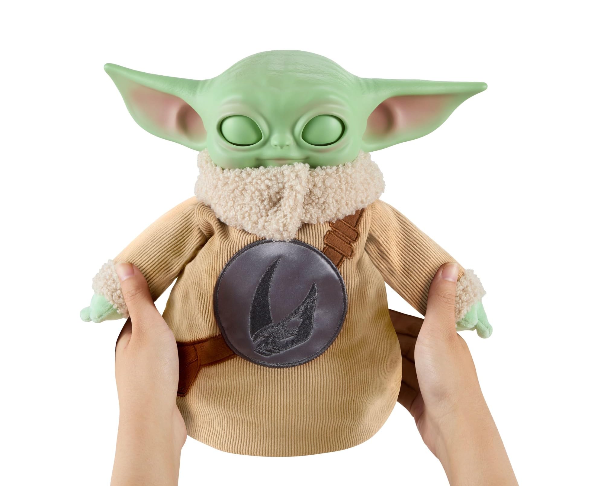 Mattel Star Wars The Mandalorian e Grogu - Grogu Baby Abbracci, peluche con gli occhi che si aprono ispirato al film, ricamo sul petto e corpo e mani morbide in tessuto, 3+ anni, JKN44