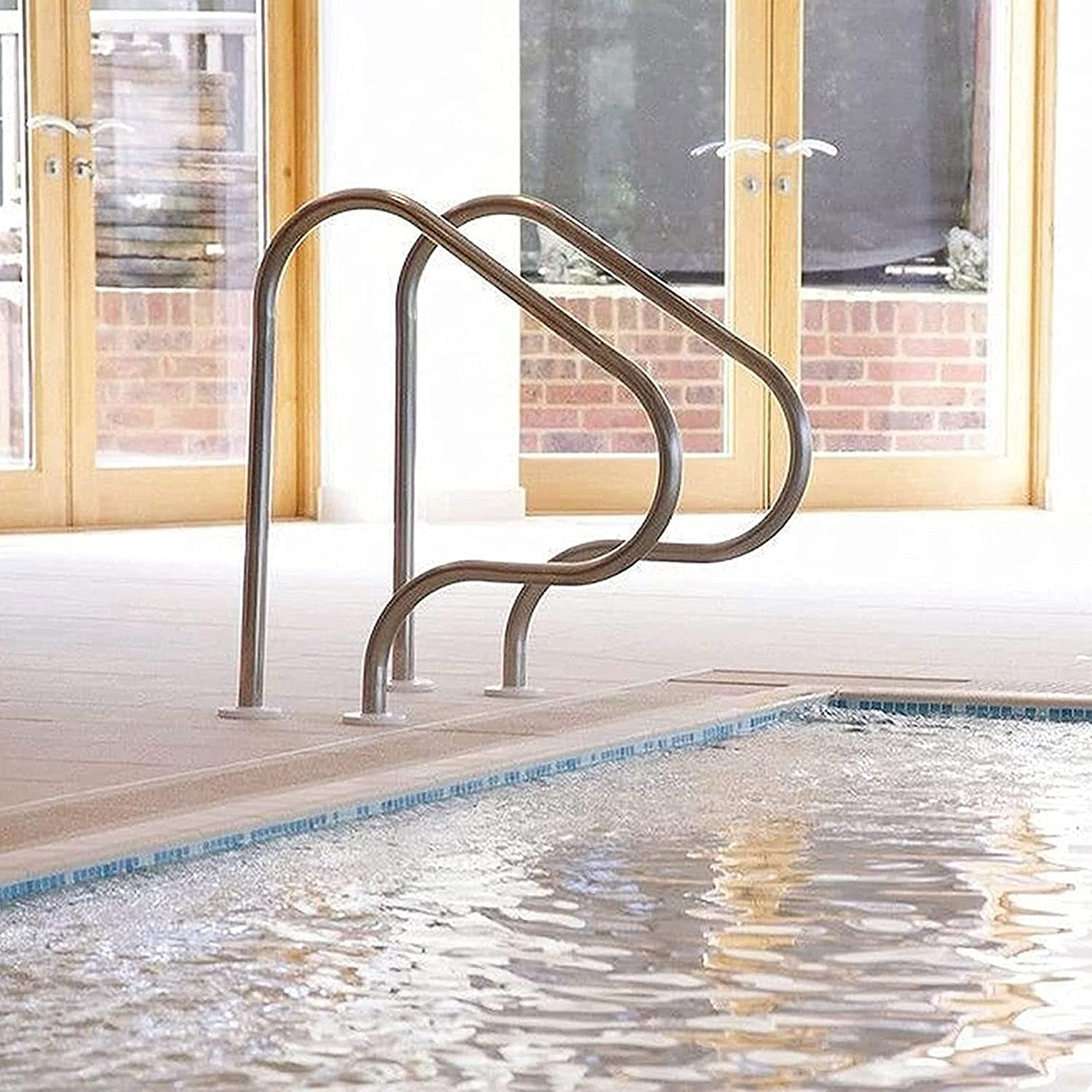 Main courante de piscine et spa rampe pour entrée inclinée de bassin