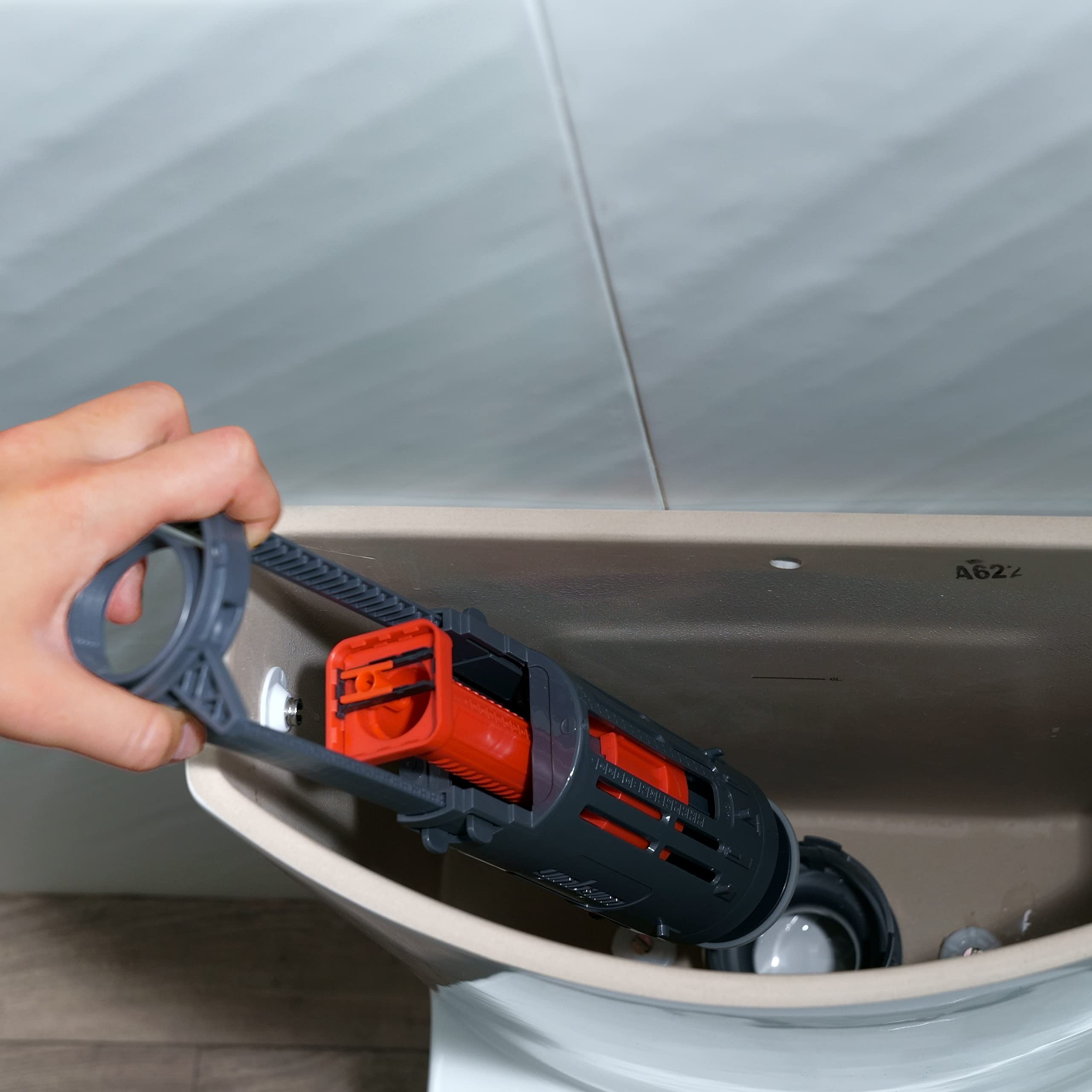 Wirquin 10723673 Mécanisme chasse d'eau wc double chasse avec bouton poussoir à étrier Wirquin One, gris | Bouton poussoir à étrier, facile à installer, économie d'eau