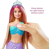 Vista 3 de Muñeca de sirena Barbie con cola que se ilumina con luz brillante activada por agua, juguetes de sirena Barbie Dreamtopia, pelo con rayas rosas