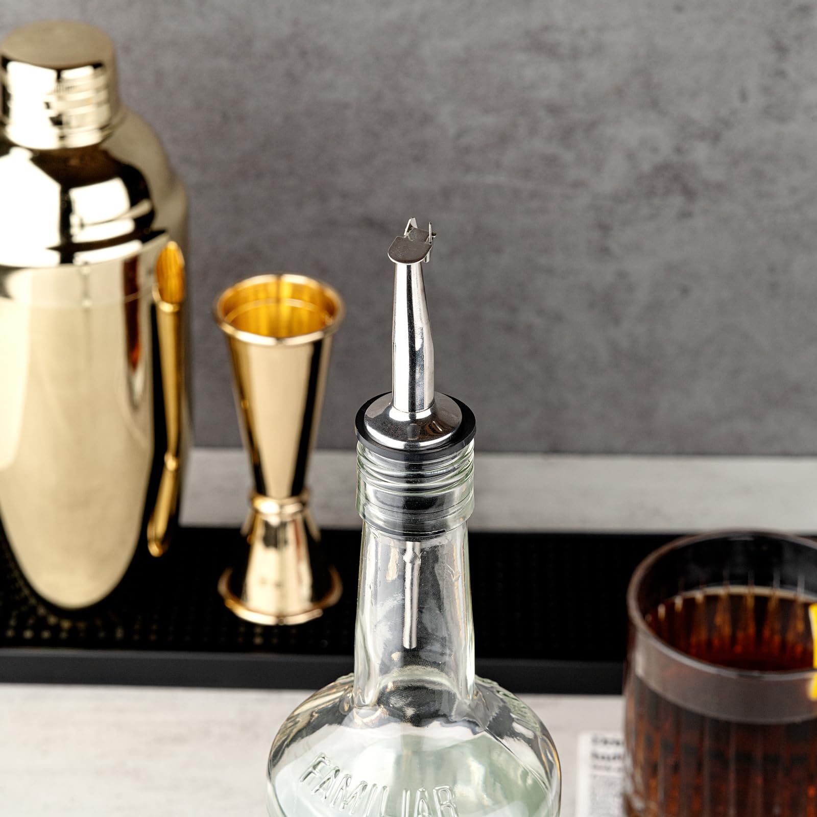 Restaurantware Bar Lux - Vertedor de velocidad de 4.3 x 1 x 1 pulgadas, 1 vertedor de botellas resistente, diseño cónico, versátil vertido rápido de líquidos, boquilla de vertido de licor de acero