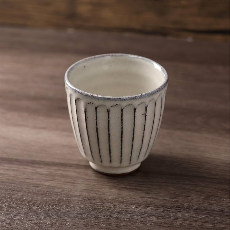 Amazon｜丸伊製陶 信楽焼 へちもん 湯呑み カップ コップ 白釉彫