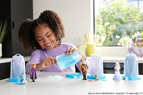 Miniatura 7 de Mattel Disney Frozen - Muñeca pequeña revelación de hielo con gel de hielo blando y 6 sorpresas, incluyendo amigos de personajes y piezas de juego