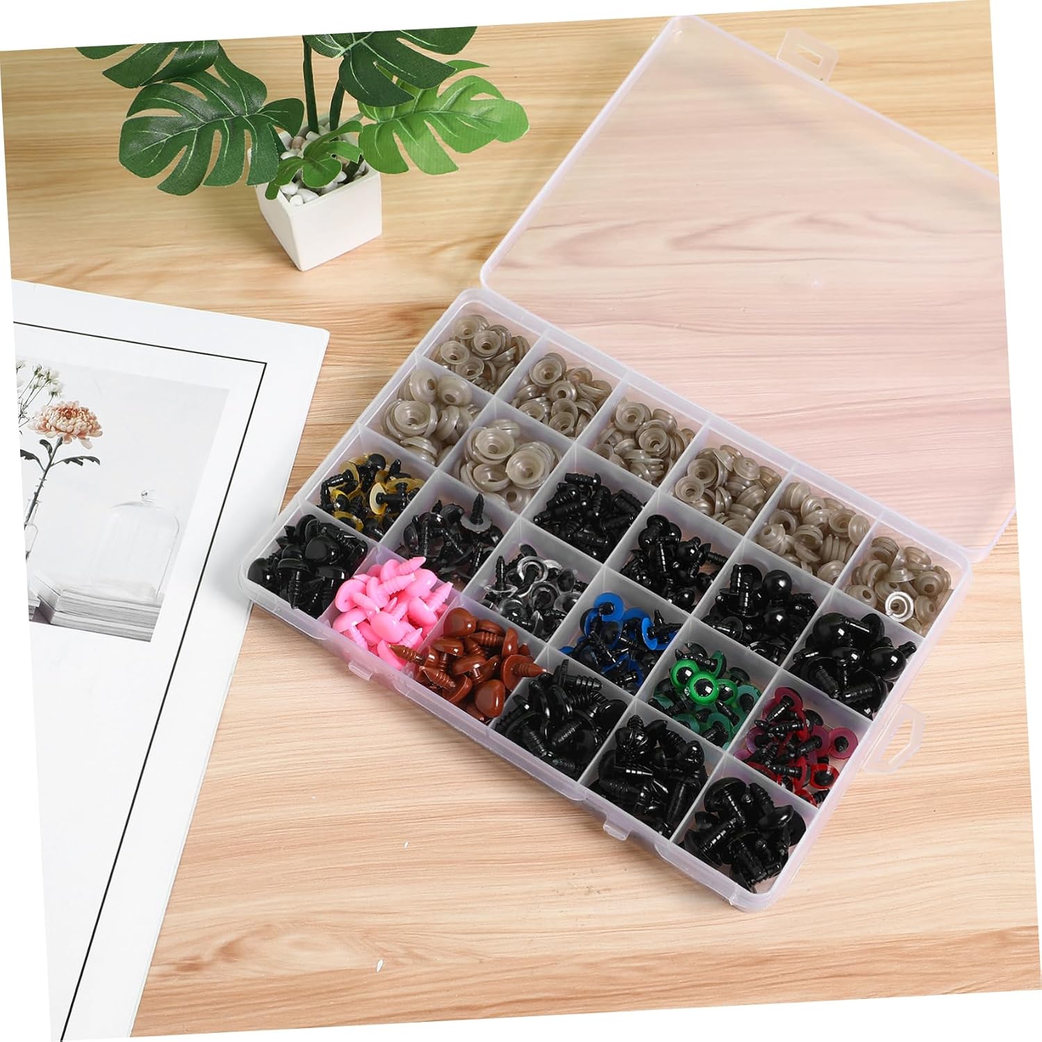 MOKKHNB 600 Pcs Plastic Safety Eyes Set for Crochet Animals and Dolls Includes Washers Crafting Supplies for Stuffed Toys and DIY Projects