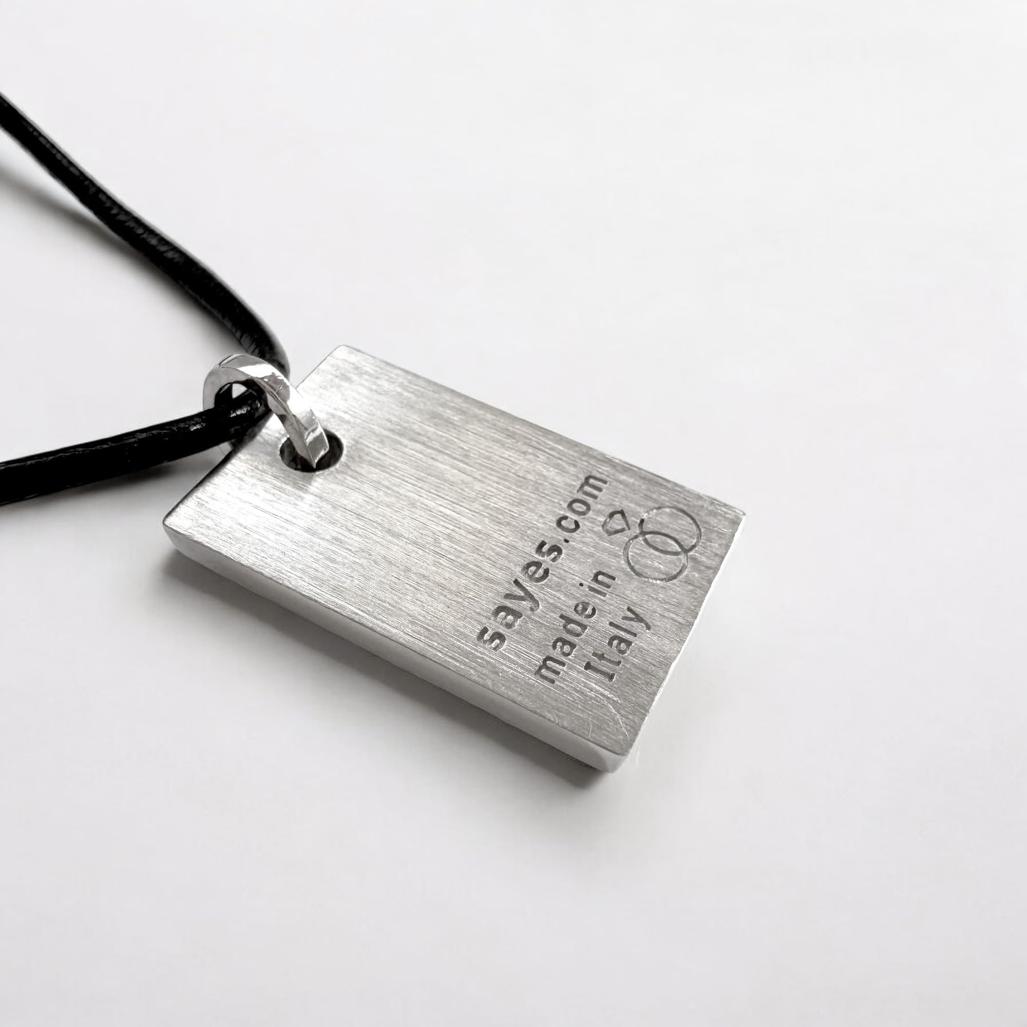 sayes.com Collana con Ciondolo Lingotto in Argento 925, 10 Grammi, Finitura Satinata, con Cordino Nero, Scatola Regalo e Certificato di Garanzia