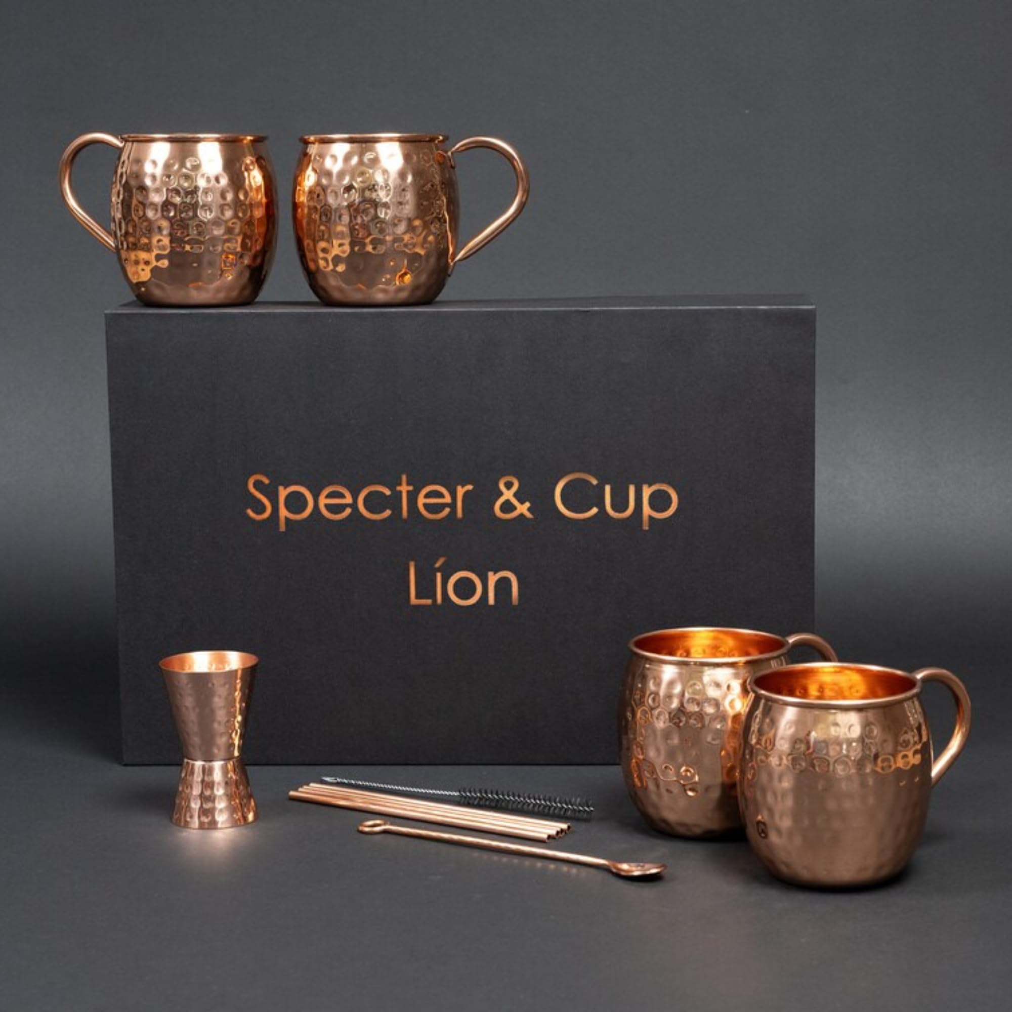 Specter & Cup Lion - Premium Moscow Mule Kupferbecher-Set 500ml, 4er-Set + Zubehör, Verpackt in Edlen Schwarzen Premiumbox, 100% Handgefertigte Becher