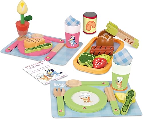 Bluey - Cena con BLUEY Set, juego de juguetes de madera de 32 piezas con espárragos mágicos, platos, utensilios y más, perfecto para juegos de roles