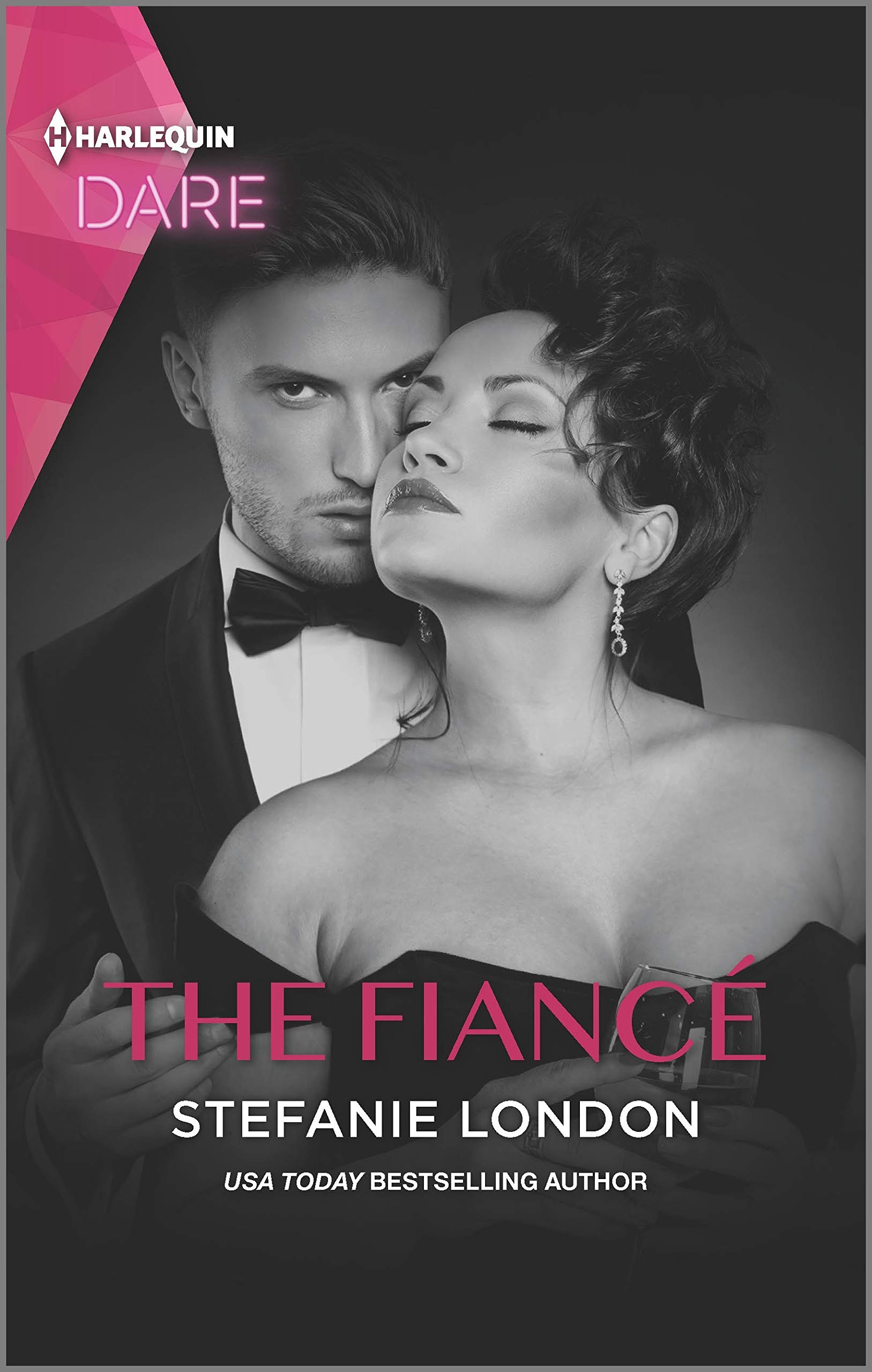 Buy The Fiancé: A Sexy Billionaire Romance – A Spicy Contemporary Story of an Alpha Male and His Fake Fiancée (Close Quarters Book 4) — BookShops.in