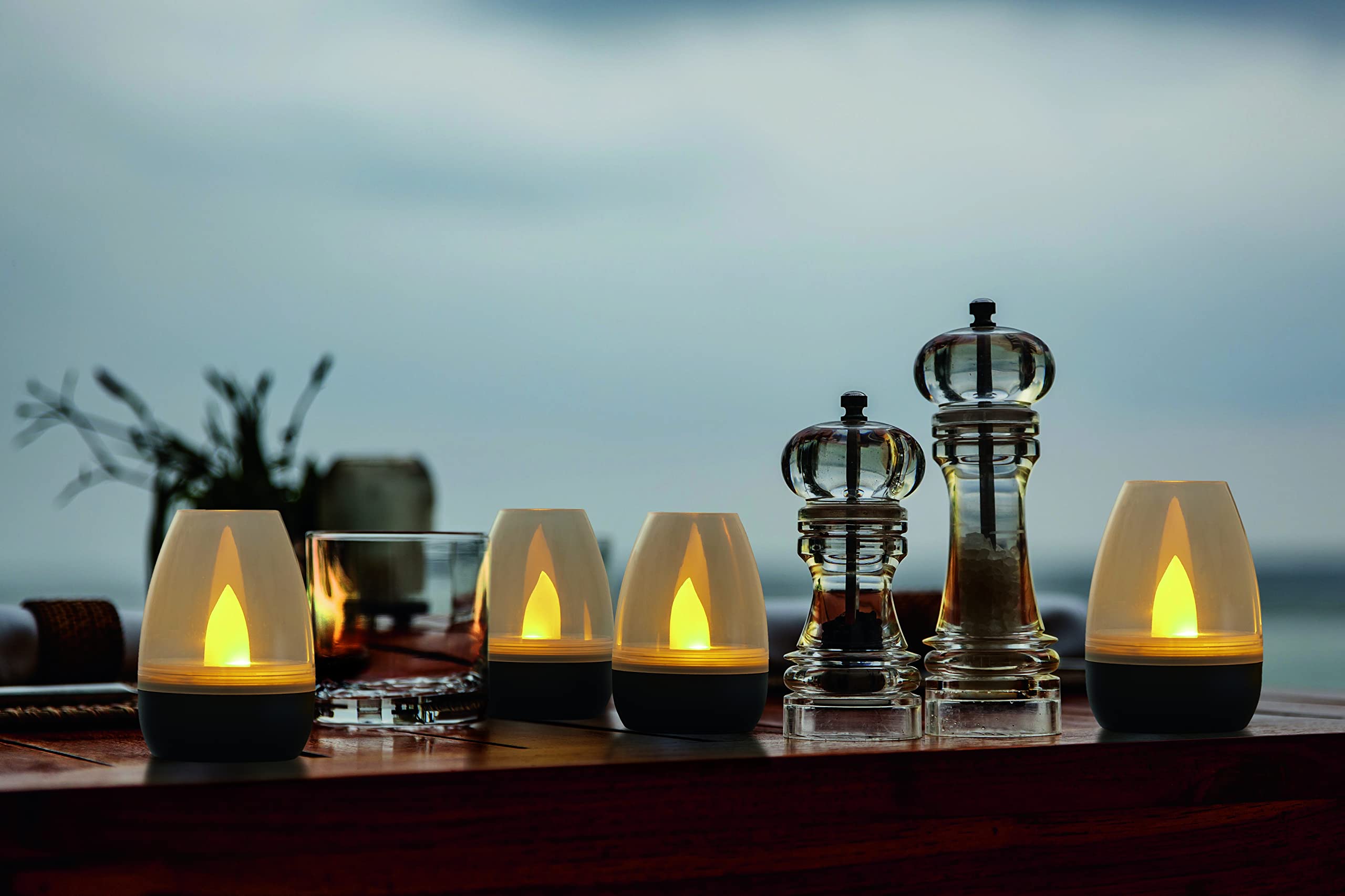 Set 4 Luci LED Northpoint Con Sensore Touch E Stazione Di Ricarica A Induzione - Effetto Candela, RGBW, Per Interni/Esterni