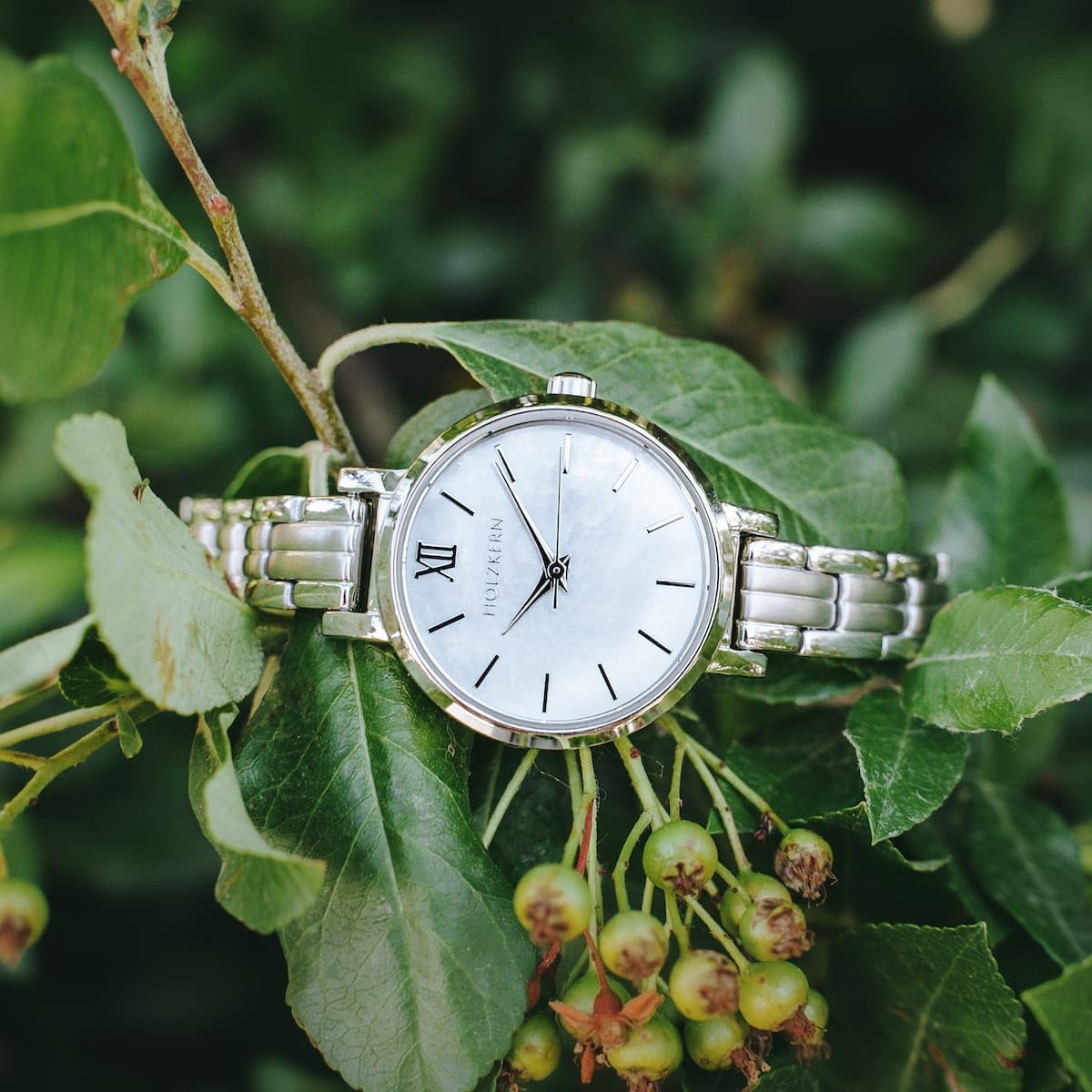 HOLZKERN Damenuhr Quarz Skadi Silberfarben/Perlmutt 9010631005023 | zarte Armbanduhr mit präzisem japanischen Quarzwerk für Frauen