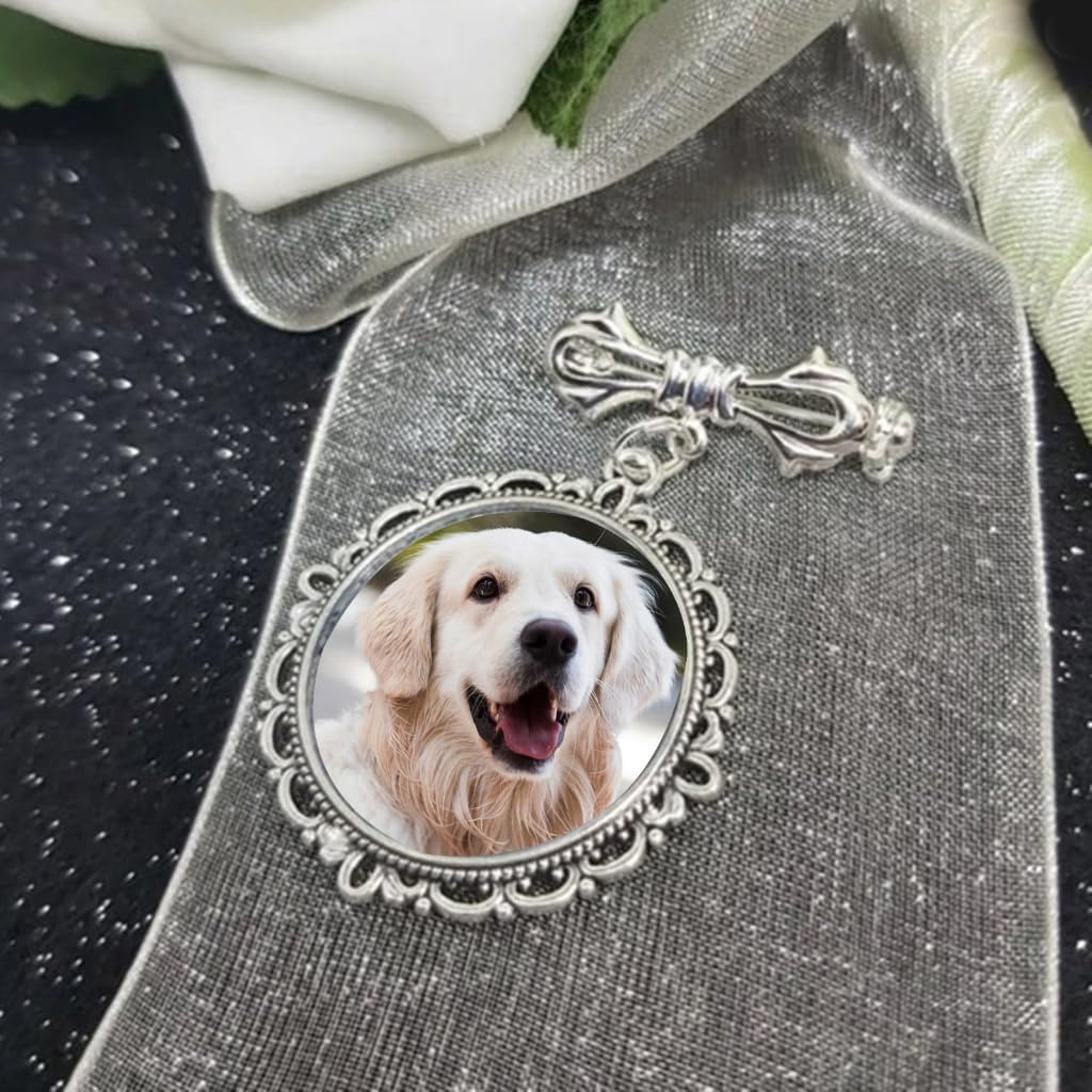 Lacy Oval Shaped Badge Handmade Photo Frame Brooch for Women Girls Elegant Lapel Pin Stylish Accessory for Parties and Dates