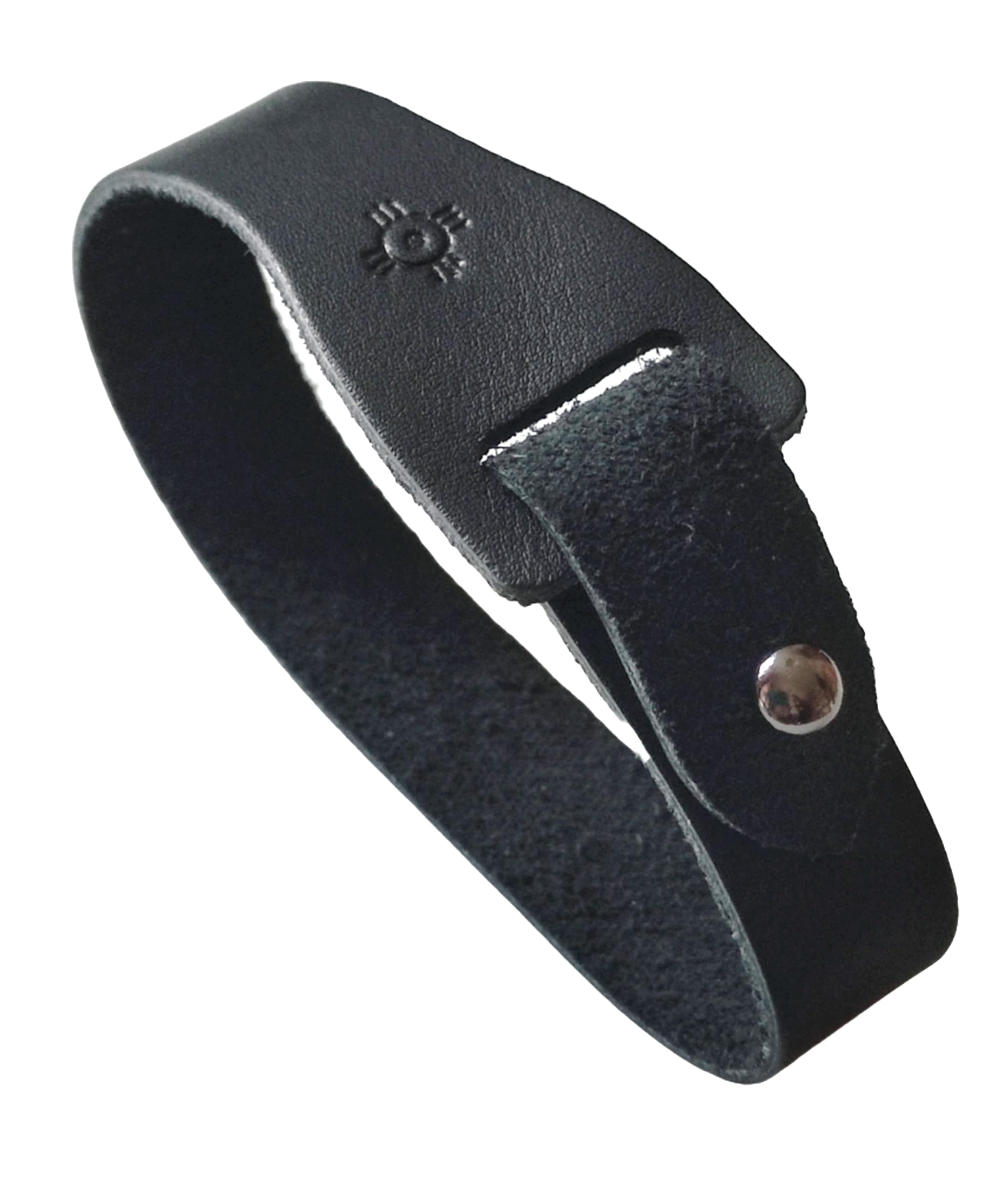 Cueroamano Pulsera de piel auténtica para hombre con tamaño ajustable realizada en cuero, con diseño de ojal y cierre de acero negro. Elaboración artesanal, calidad y diseño actual.