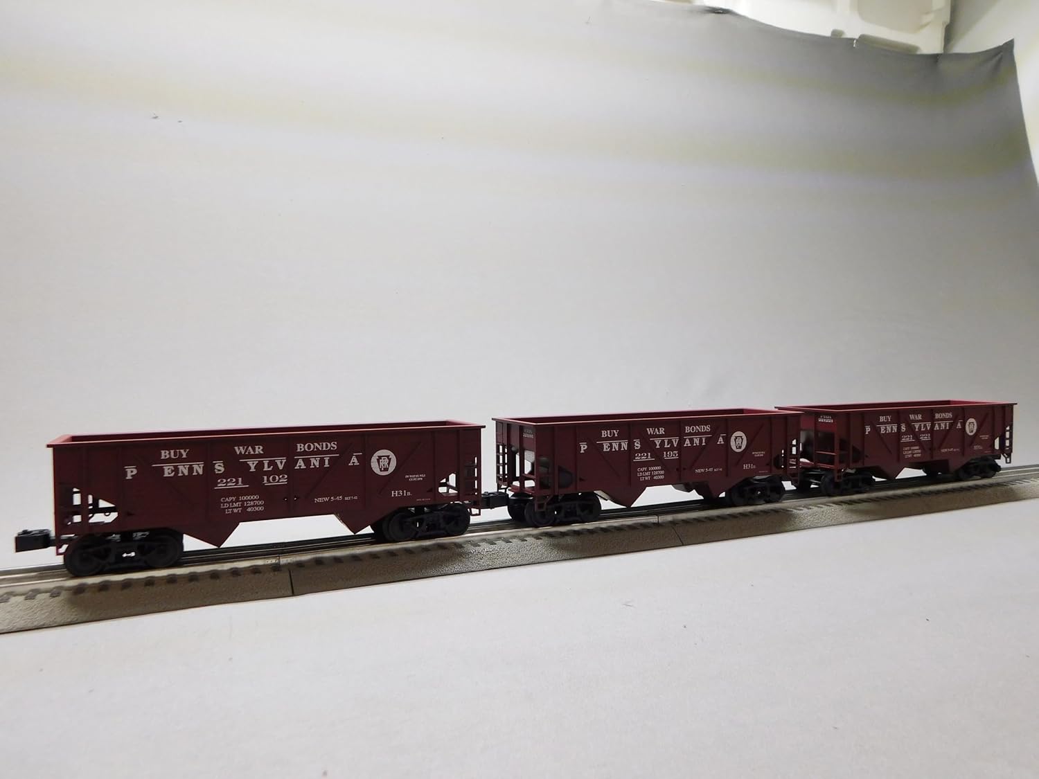 Lionel Pennsylvania PRR Composite 2-Bay Hopper 3-Pack A O Gauge 2442100