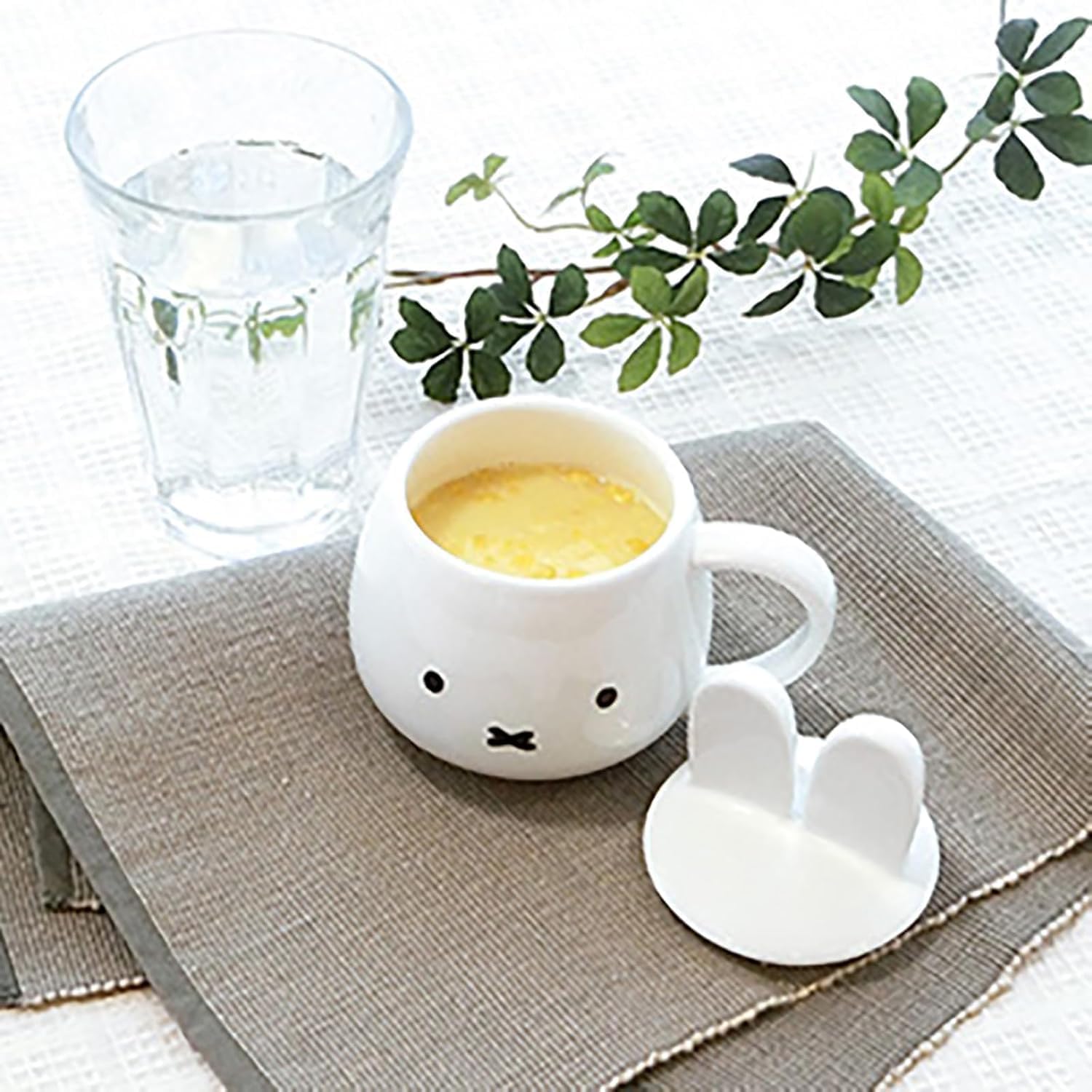 Japanese Ceramic Mug with Lid, 9.1 fl oz (270 ml), Cute Bunny Design, Dishwasher & Microwave Safe, Heat Retention Coffee Cup