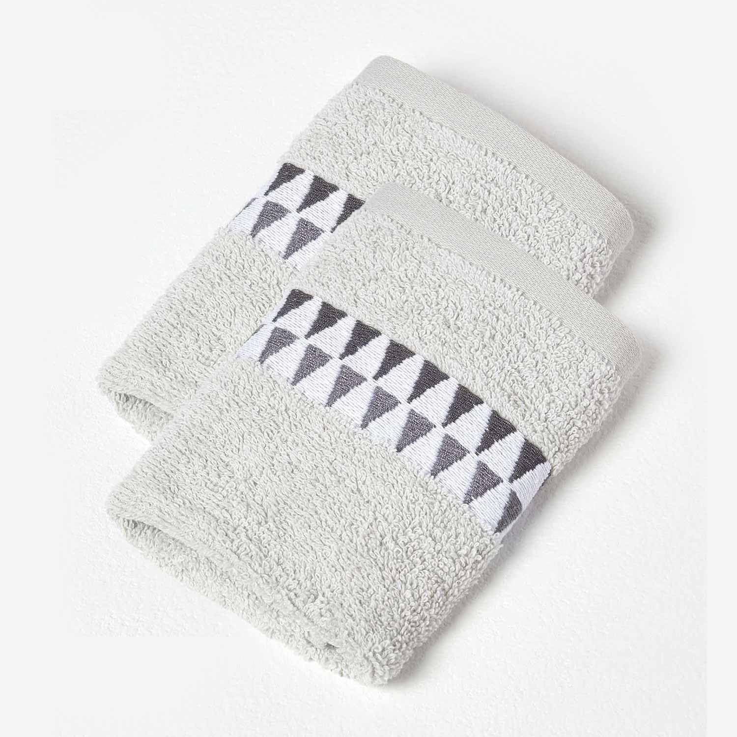 HOMESCAPES Pack of 2 Geometric Pattern Grey Face Cloths 100% Cotton Super-Absorbent & Soft Flannel with Retro Design — image 1