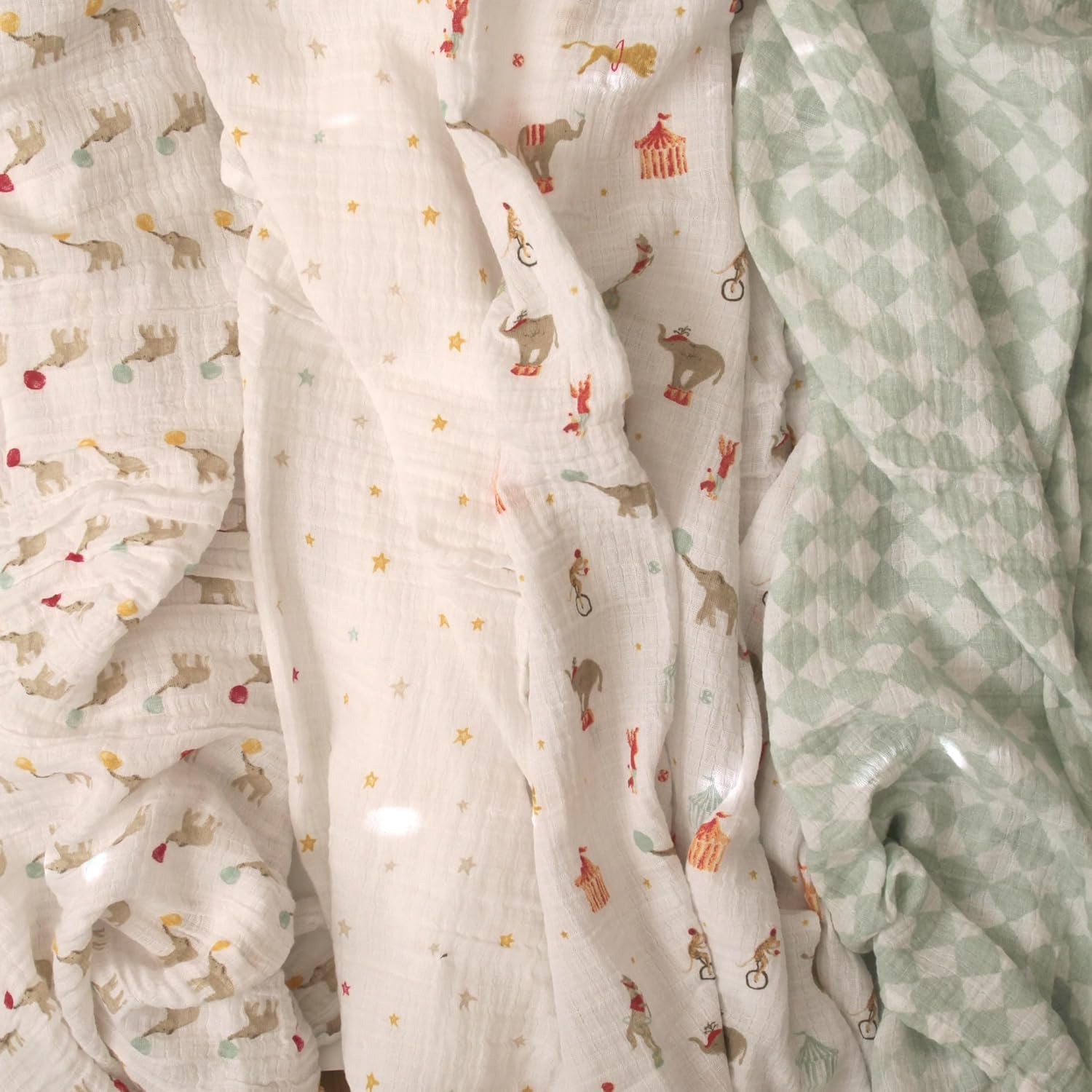 Aden + Anais Essentials Disney Baby Musselin-Wickeldecken, Neugeborene, Decke zum Wickeln, 100% Baumwolle, 4er-Pack, Elefantenzirkus