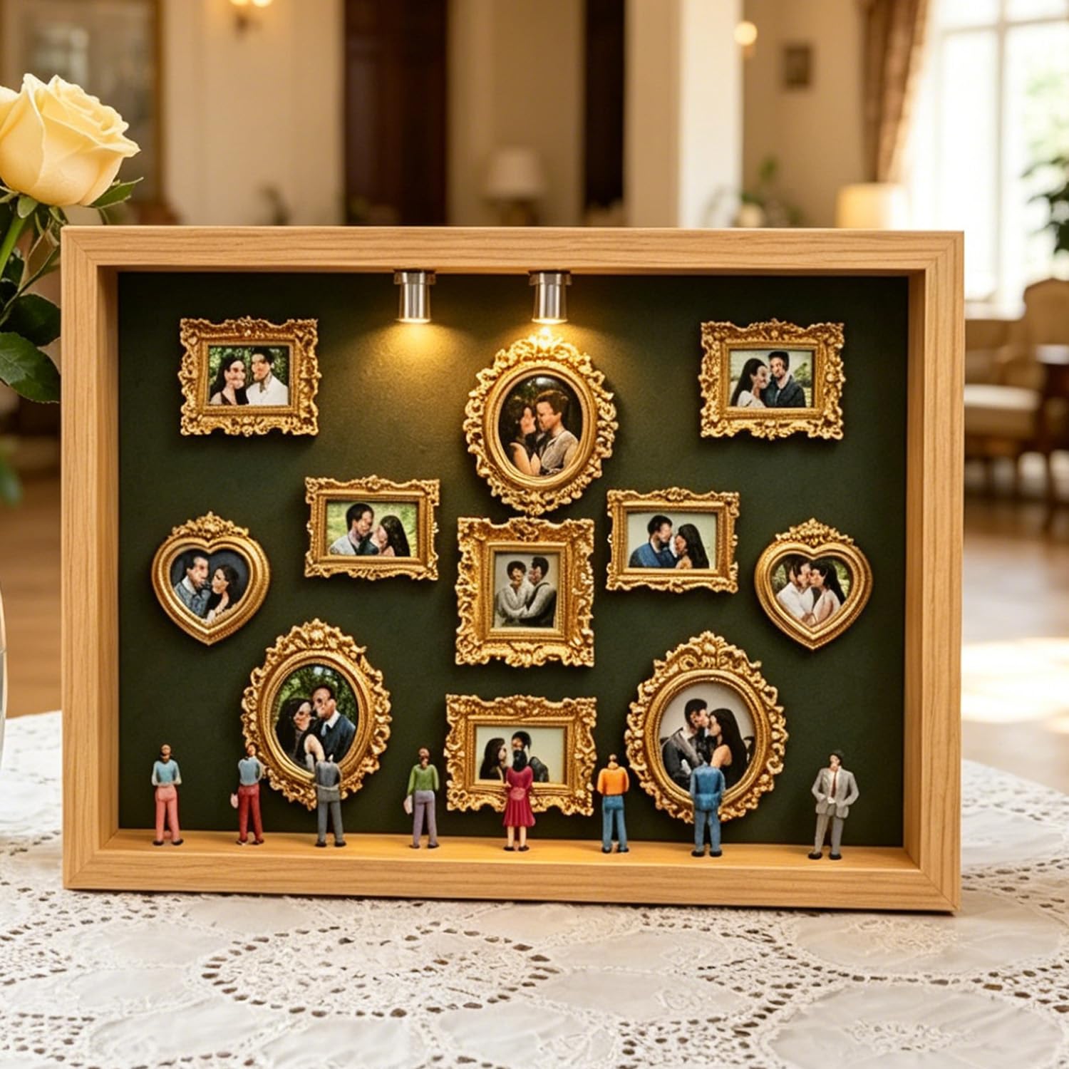Mini Museum Silhouette Box, Neu Kreatives Bilderrahmen DIY mit LED Licht, Erinnerungsdisplay Kit mit 11 Mini Goldene Rahmen 8 Zufällige Figuren Set, Jahrestag Geschenke Ideen (Naturholzrahmen, grün)