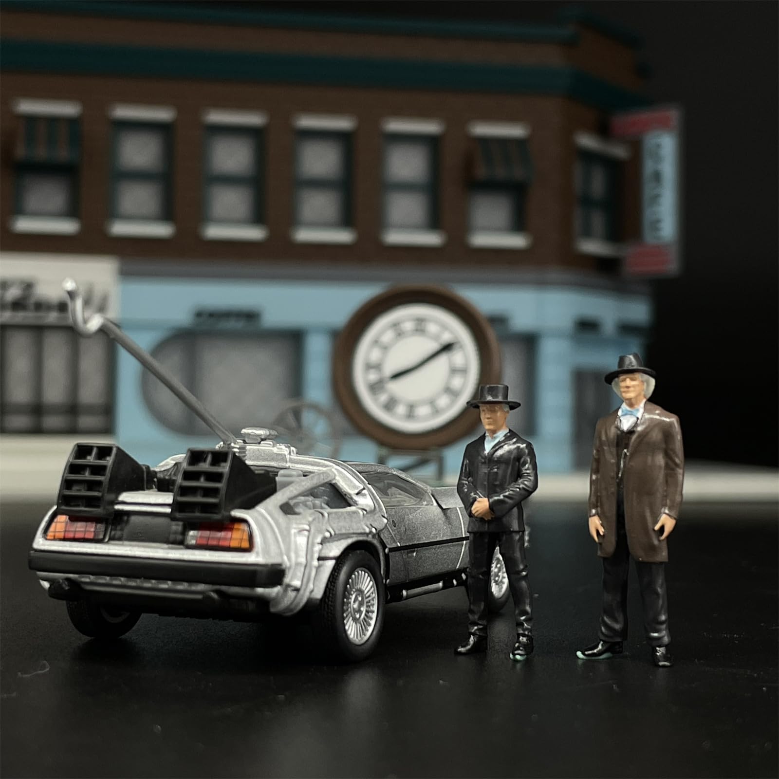 バックトゥザフューチャー デロリアン トランスポーター フィギュアx2 ジオラマ バックトゥザフューチャー デロリアン トランスポーター フィギュアx2