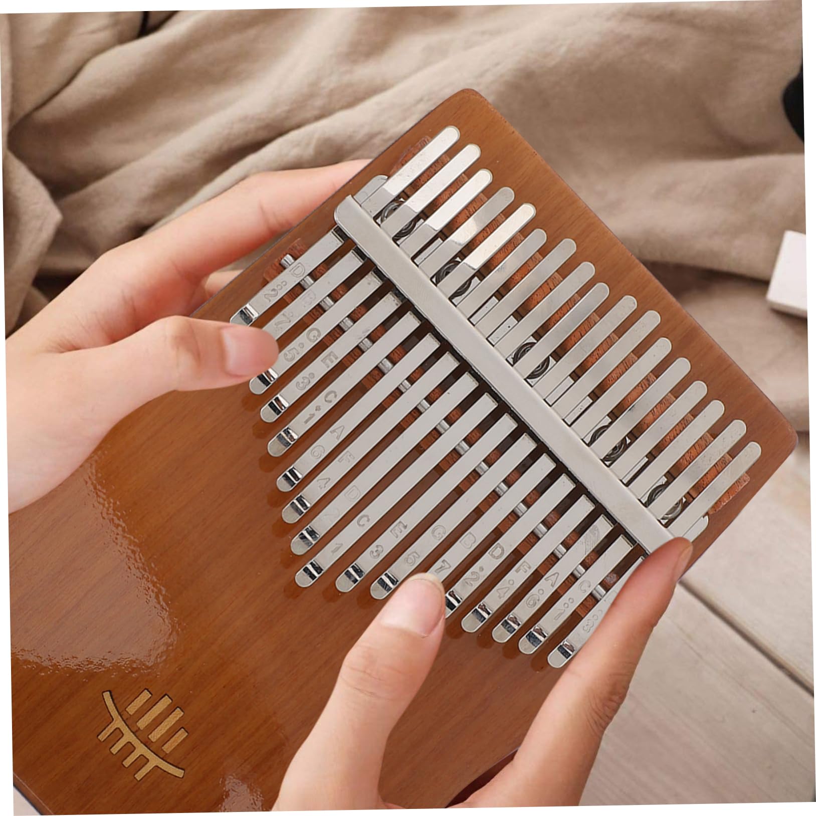 UPKOCH 1Juego Kalimba de Pulgar Teclas de Madera para Principiantes Instrumento Musical Portátil de Kalimba de Notas Madera de Nogal con Partituras Inglés