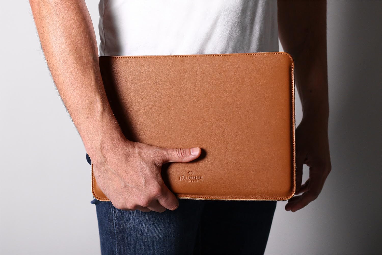 Harber London Smukły skórzany pokrowiec na laptopa (Dell XPS 15 (2020) | jasnobrązowy | ręcznie wykonany z trwałych, ekologicznych materiałów