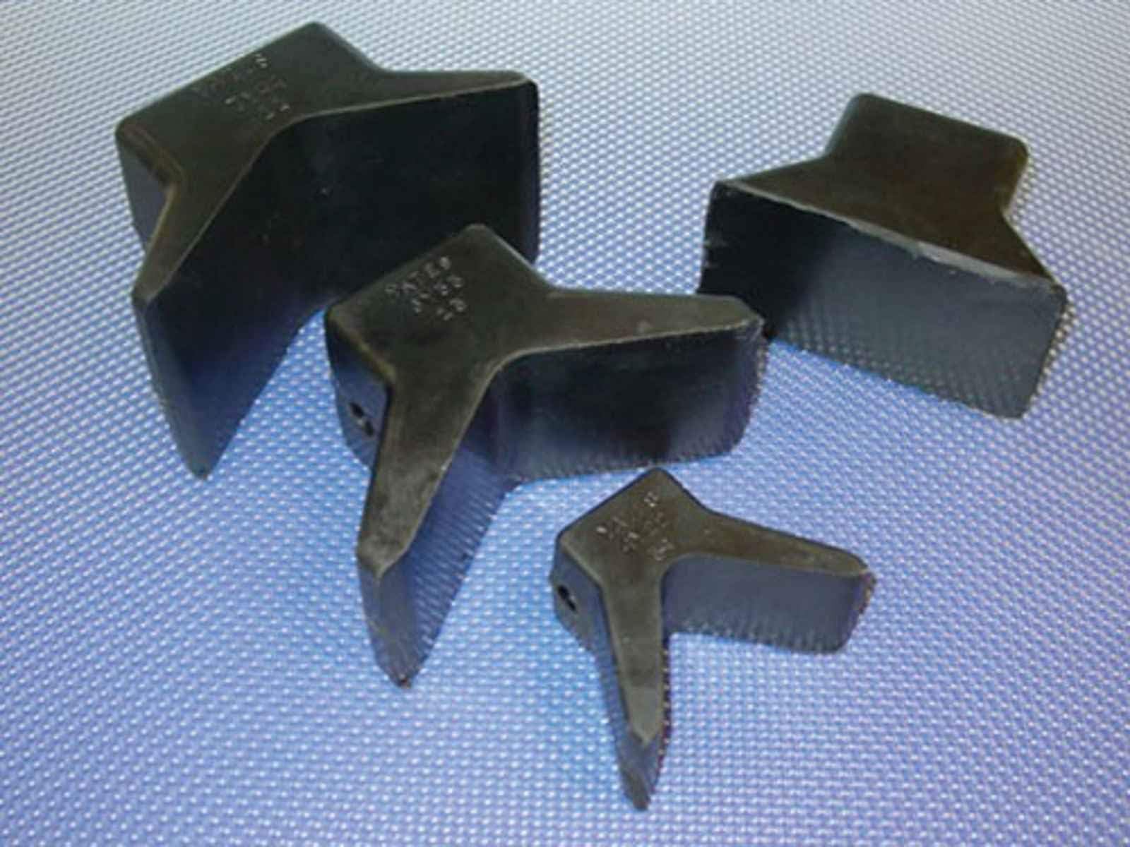 YATES RUBBER Bow Guard V Style 4" X 4" - 7Y44-4