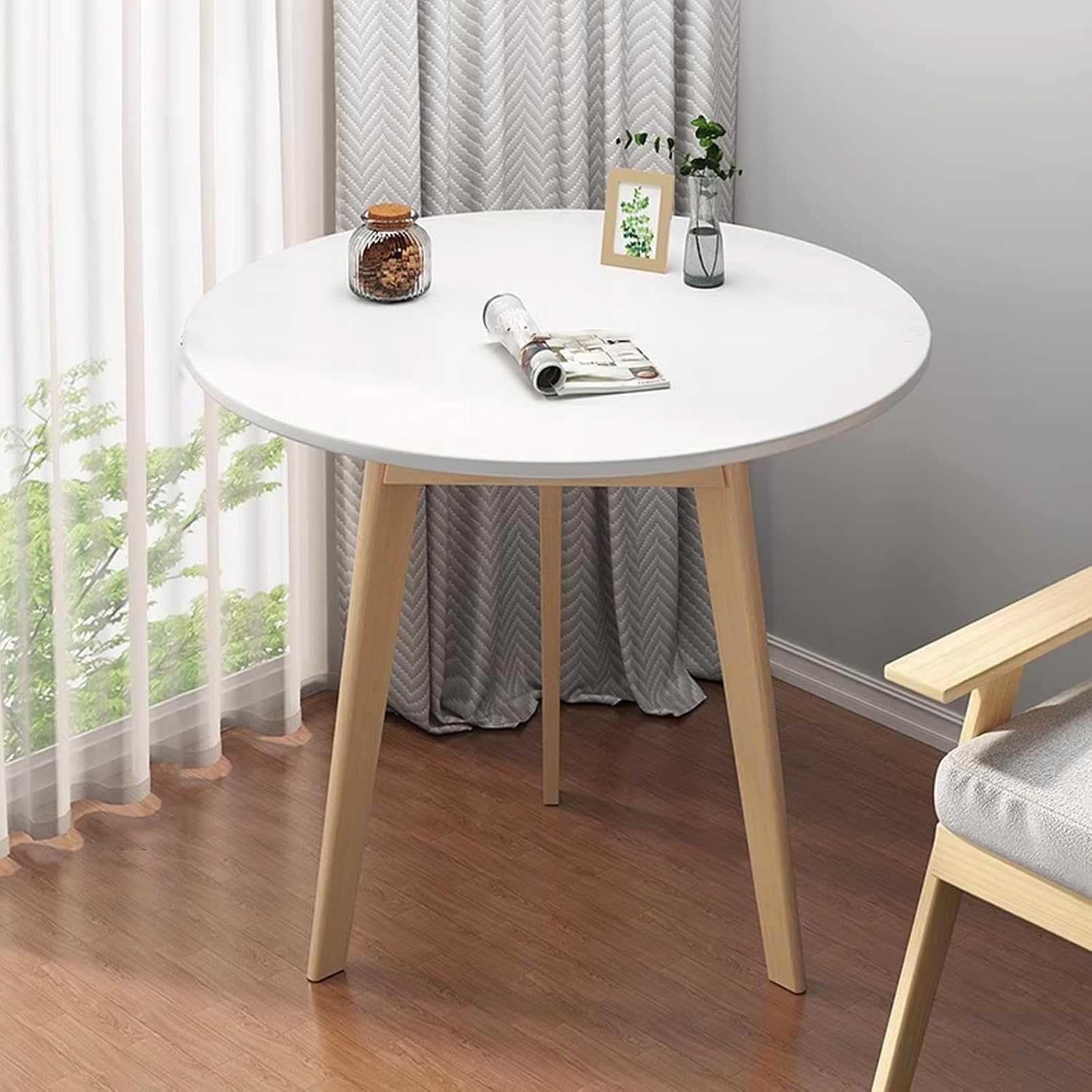 Table de salle à manger en bois noble et design du milieu du siècle pour intérieur élégant