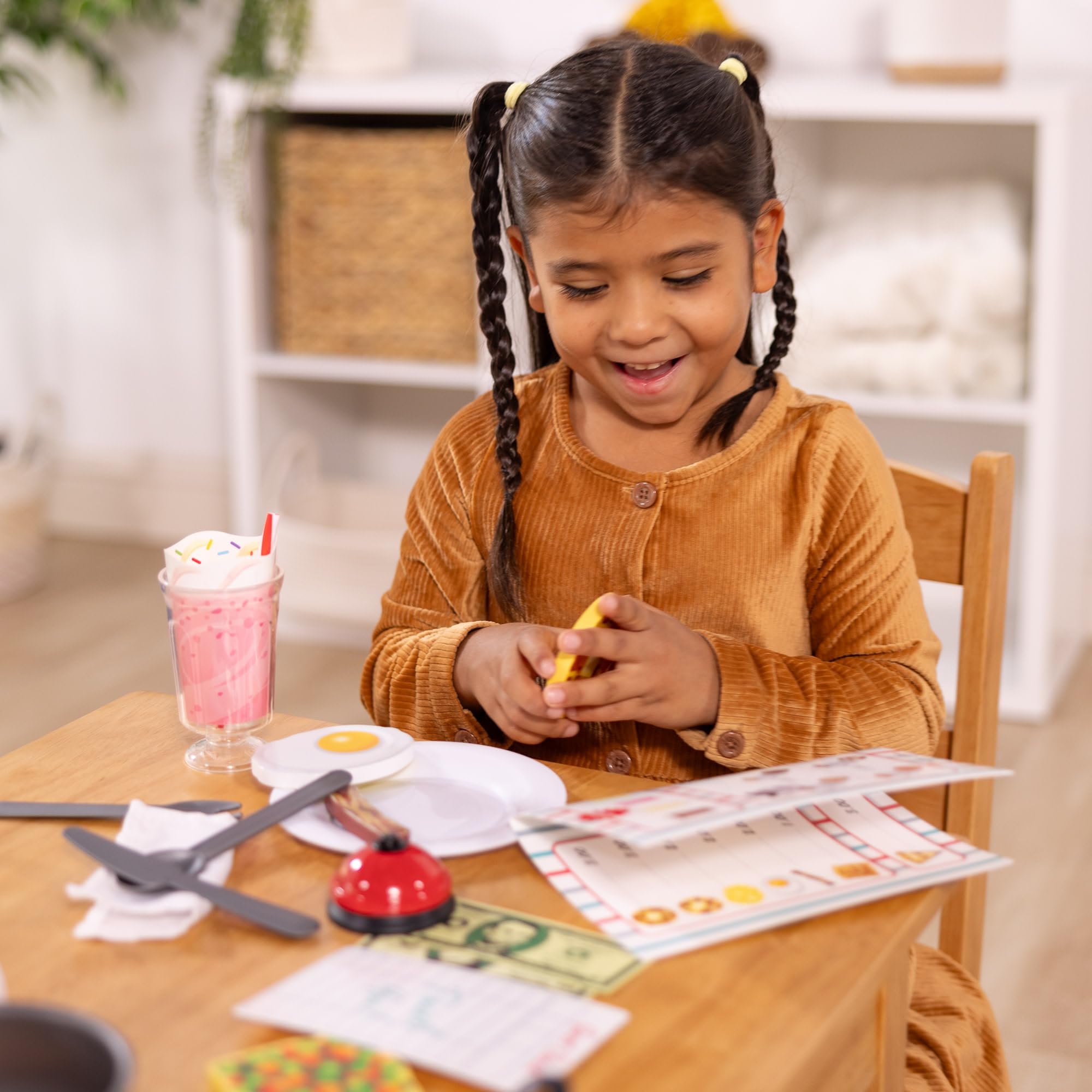 Melissa & Doug – zabawkowy zestaw gwiezdna restauracja | zabawa z odgrywaniem ról | zestaw zabawkowy | 3+ | prezent dla chłopca lub dziewczynki