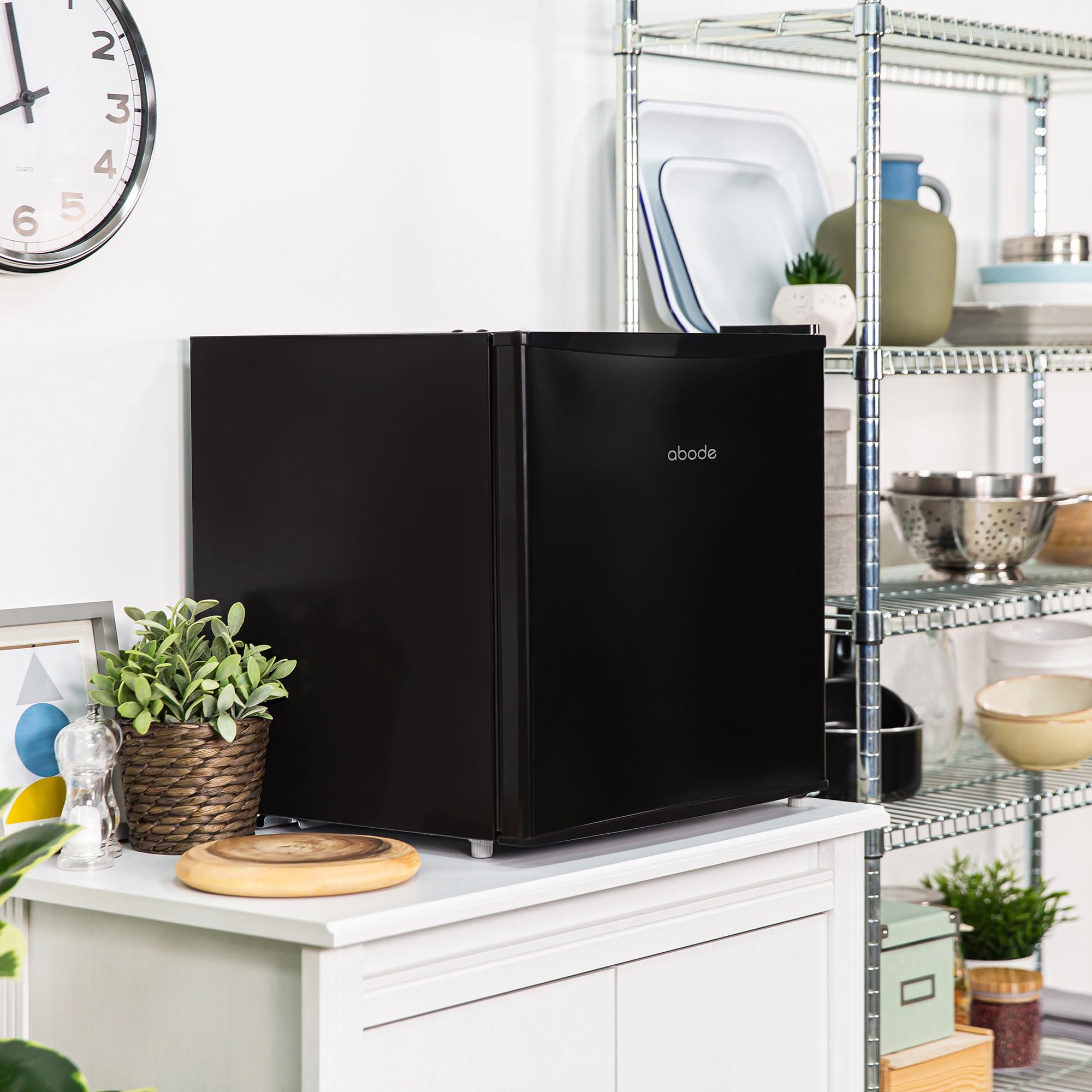 Abode Table Top Mini Freezer Black Freestanding 31 Litre Capacity with Reversible Door, 4 Star Freezer Rating, Adjustable Feet & 1 Wire Shelf ATTFZ0E1B (Black) — view 7