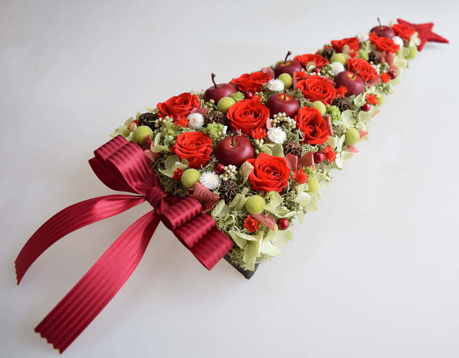 Amazon｜お花のクリスマスツリーの壁掛け プリザーブドフラワー 華やか