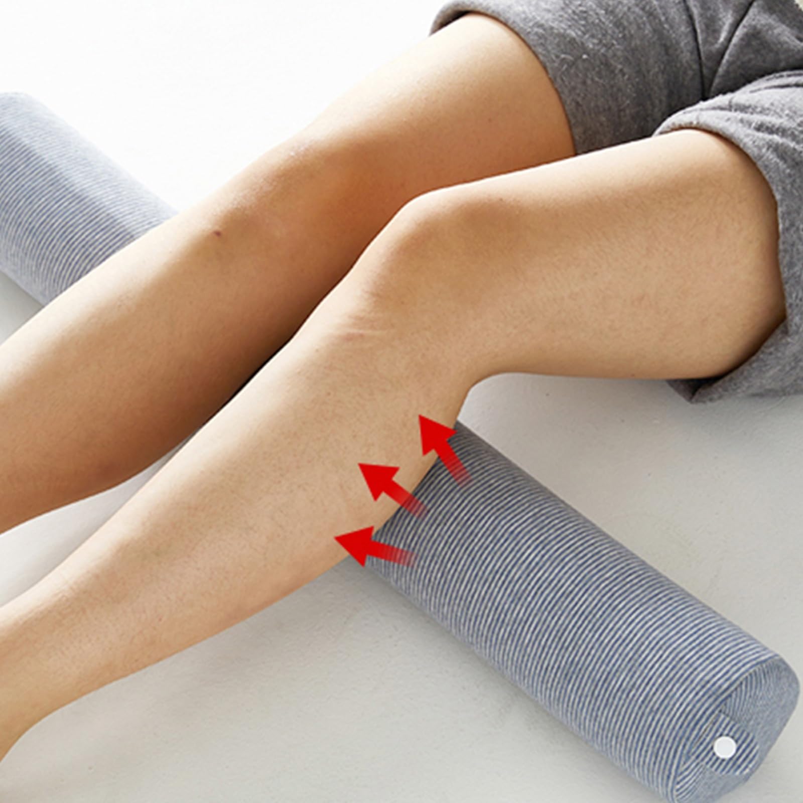 Oreiller en Rouleau De Mousse À Mémoire De Forme Oreiller Cylindrique Rond Oreiller Cervical en Rouleau Doux Traversin du Cou Coussin Lombaire Cale De Sommeil for Jambe Genou(Grey,67 * 10cm)