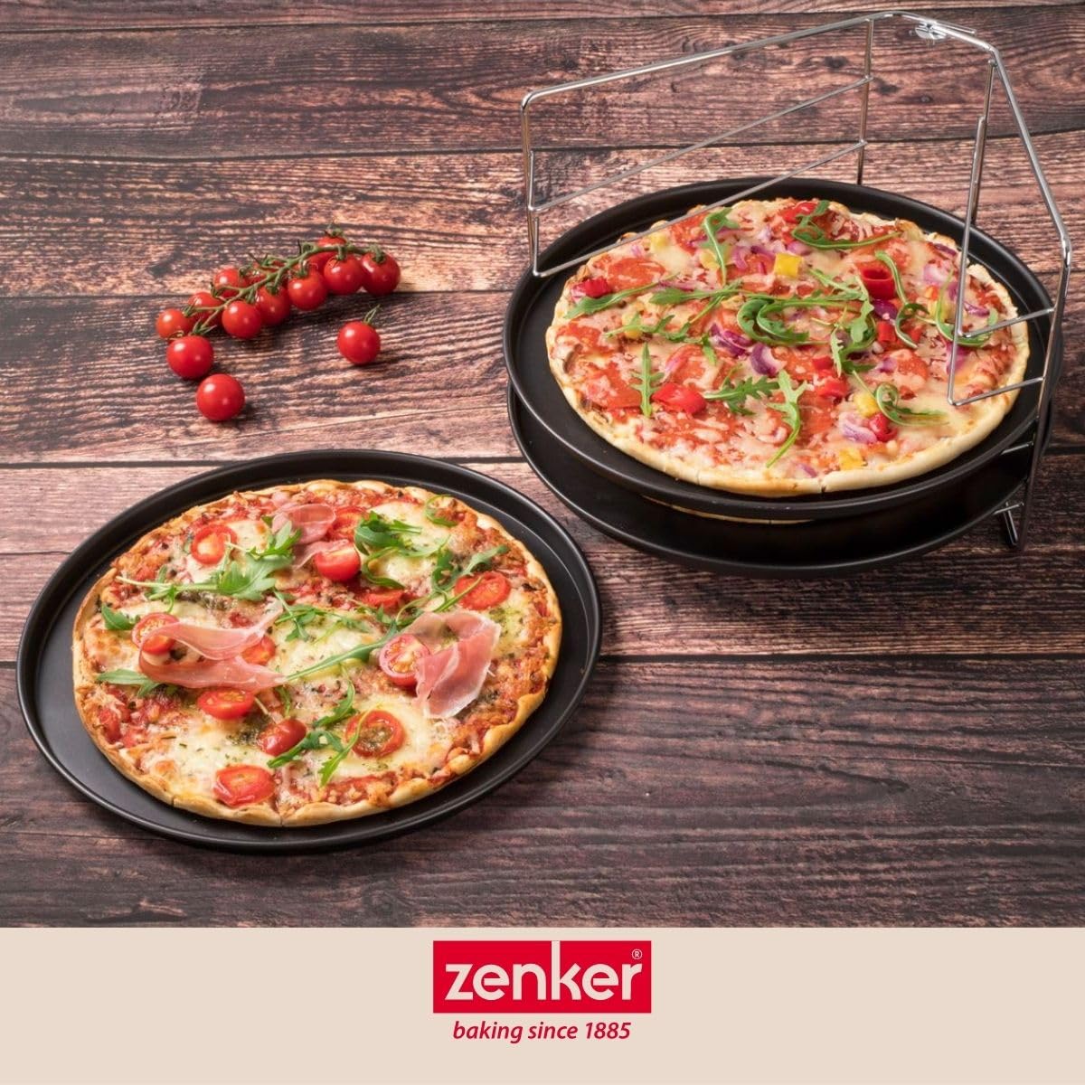 Zenker 7515 Set de cuisson pizza, 3 plaques à pizza et 1 grille four, plaque pizza, plaque de cuisson pour pizza, plat pizza four, moule pizza, Acier, Noir, 29 x 1,5 cm