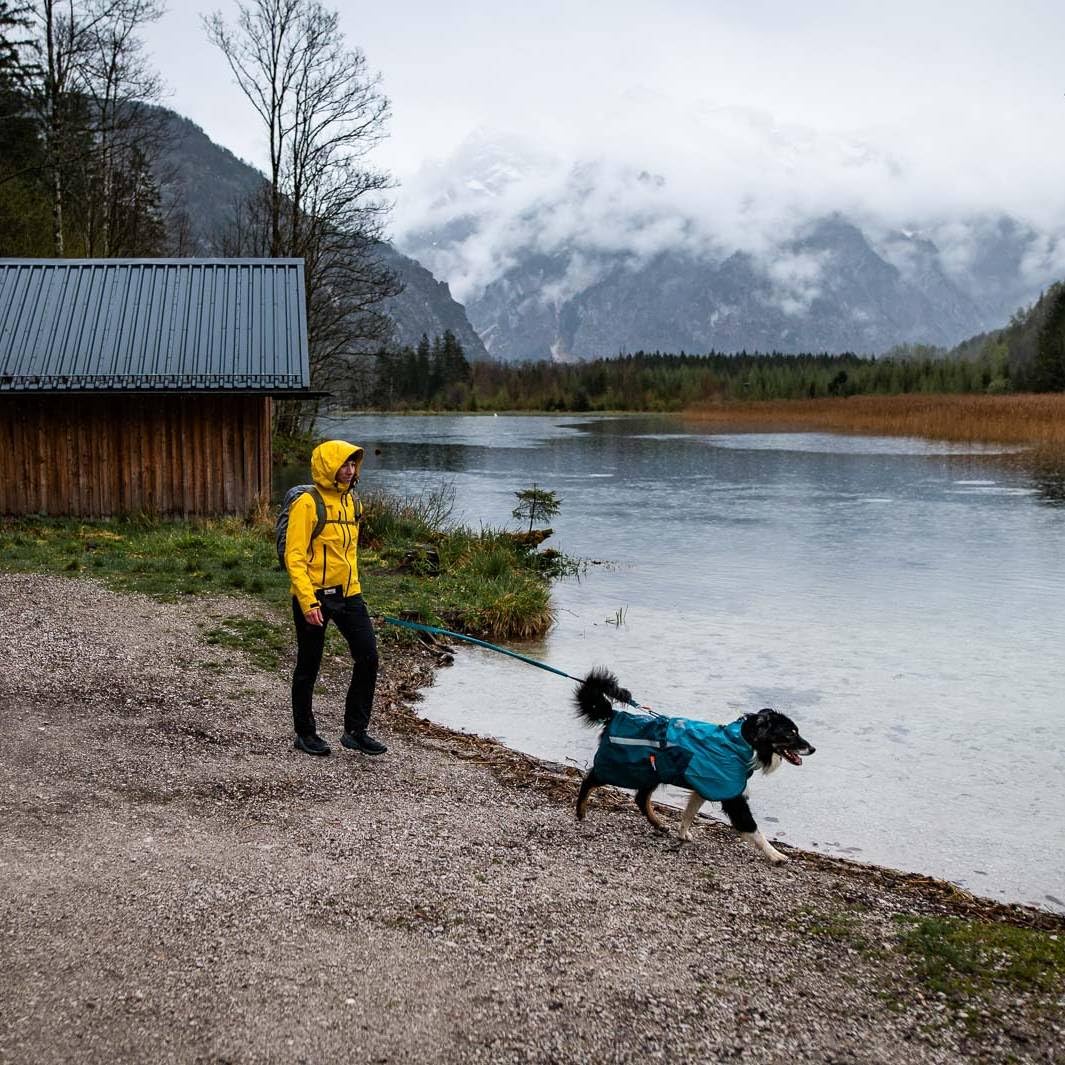 Non-Stop Dogwear Fjord Raincoat 2.0 Impermeable para Perros, Negro/Naranja, Talla 45, Material Poliéster Reciclado