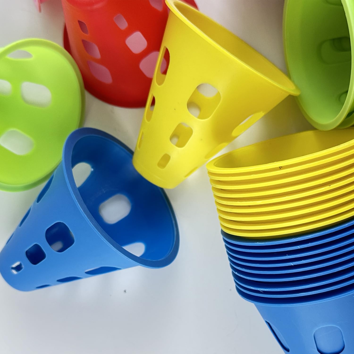 Coni di Slalom,Slalom Coni di Allenamento，Coni per Allenamento Sportivo, Set da 50 Pezzi, Ostacoli per l'allenamento di Bambini, Calcio e Pattinaggio a rotelle