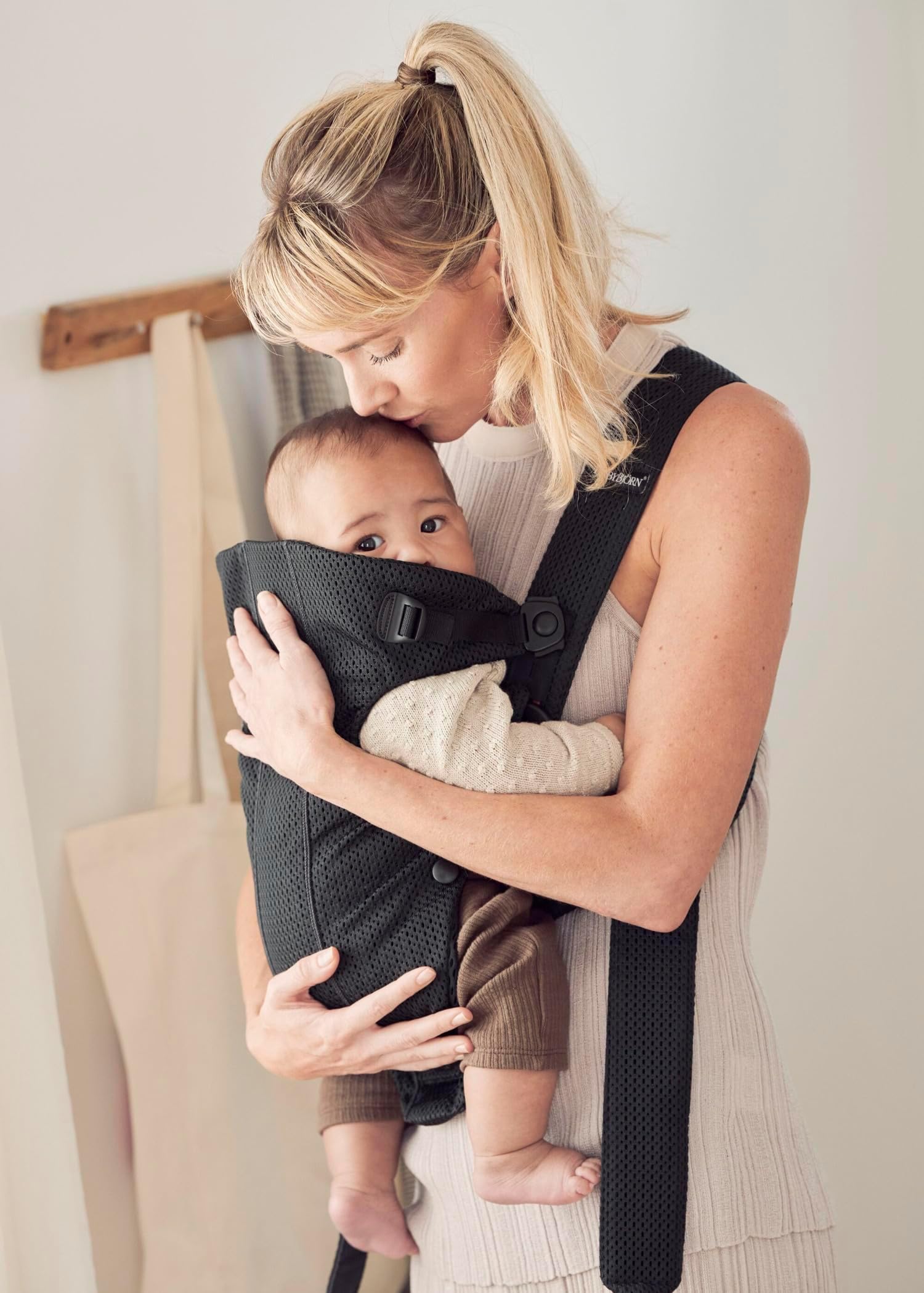 BabyBjörn Baby Carrier Mini, Black, 3D Mesh | Newborn Carrier (7-15 lbs), Ergonomic, Easy-to-Use