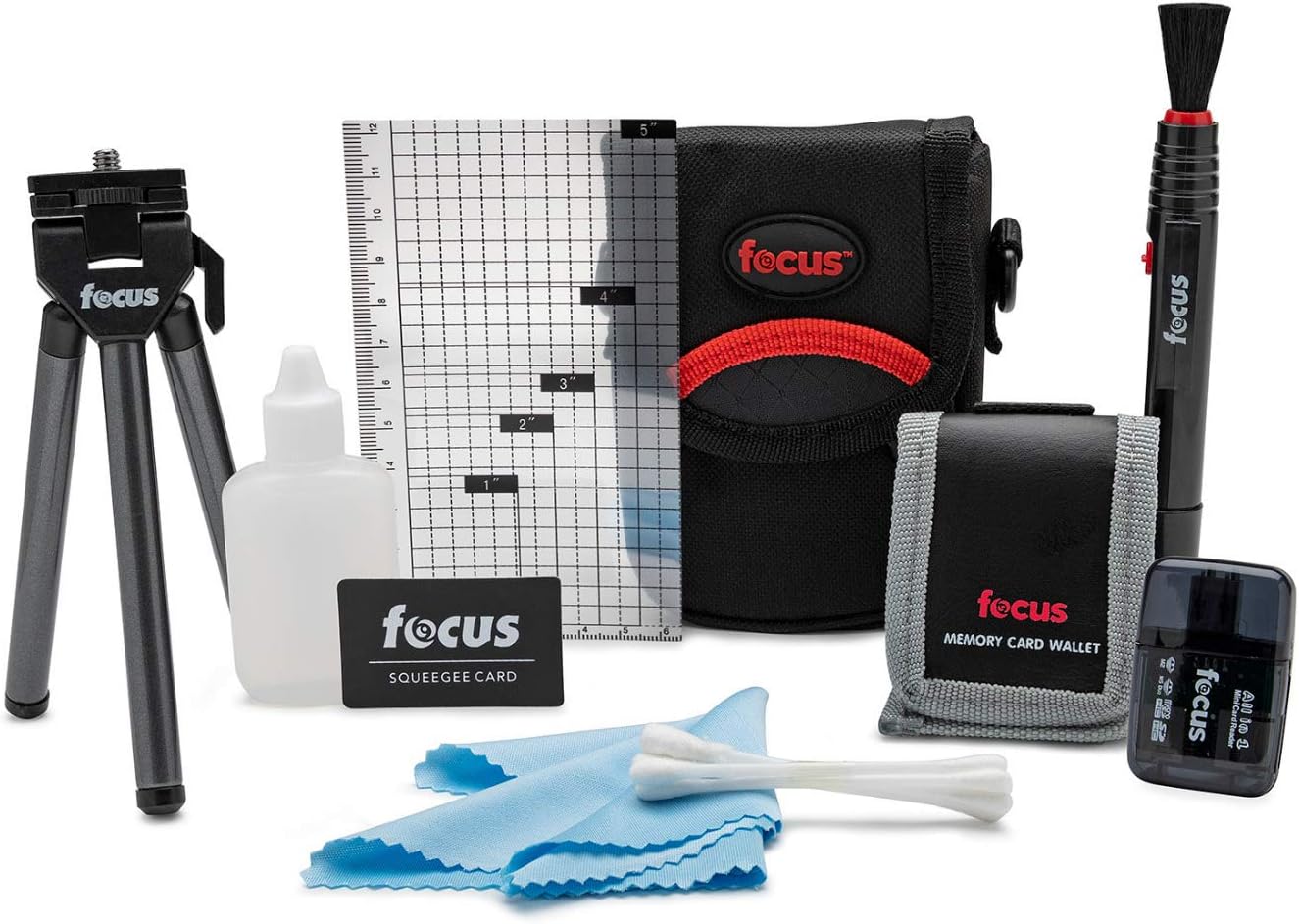 Detailní view of a camera cleaning kit, featuring a mini tripod, lens cleaning pen, and cleaning cloths.